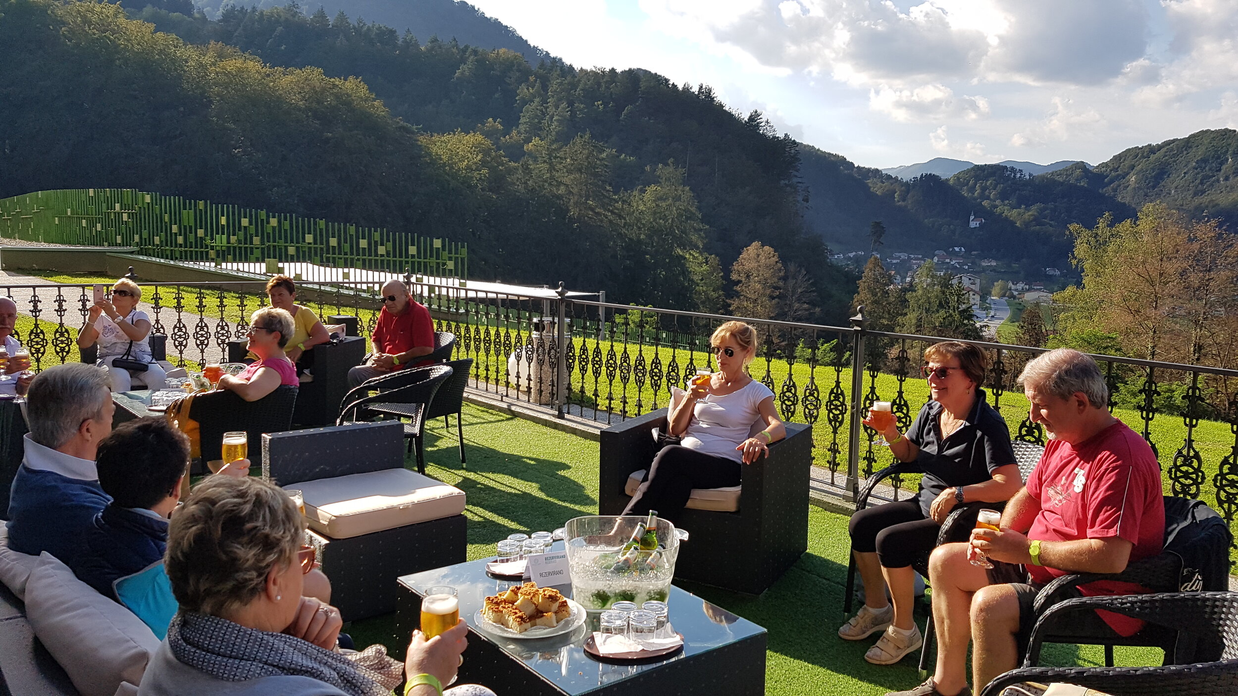 aperitivo birra terrazza slovenia 2.jpg