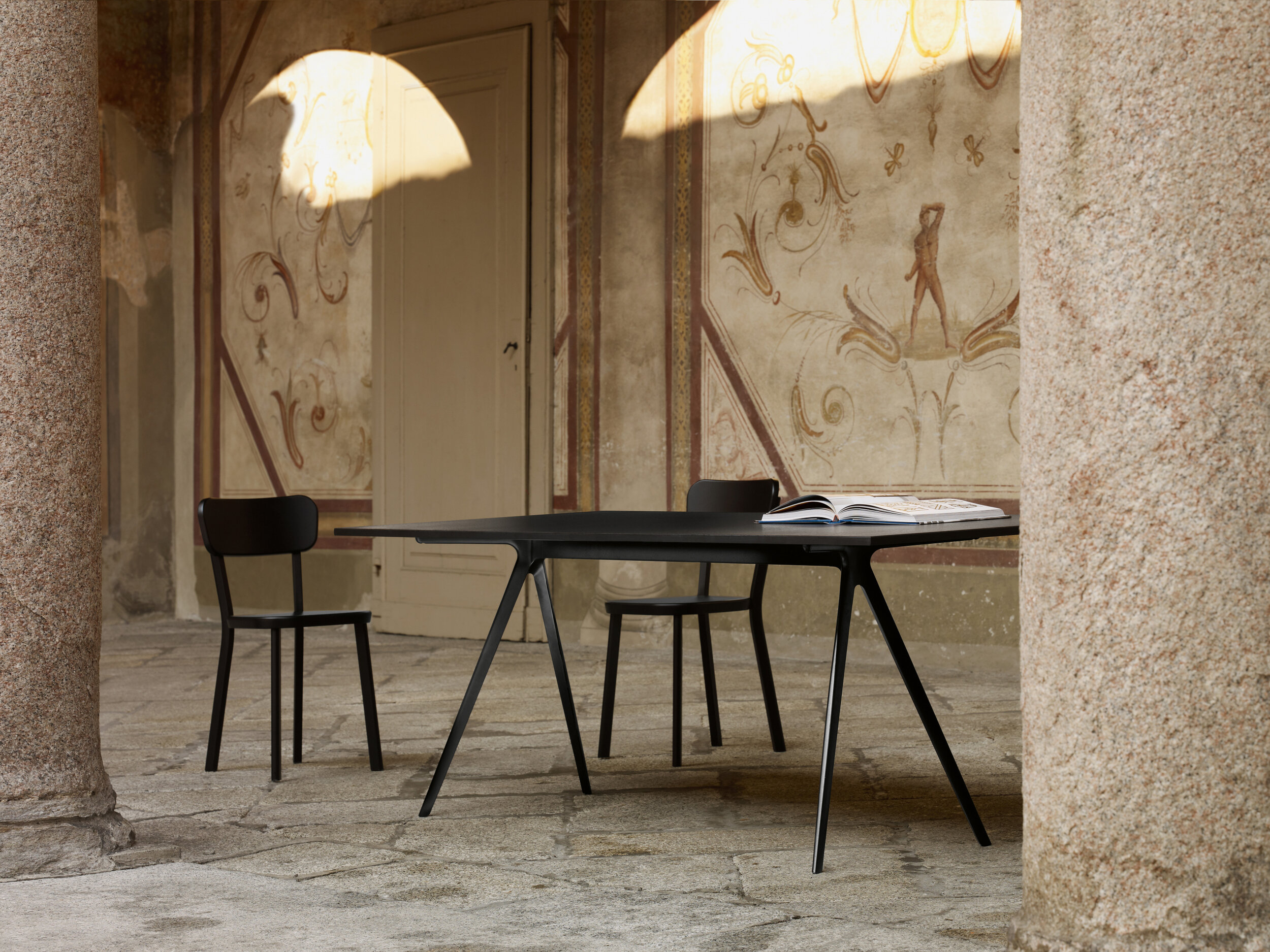 Magis_baguette_table_ambient_multi_TV1700_TV1720_black_blackMDF_01-scaled.jpeg