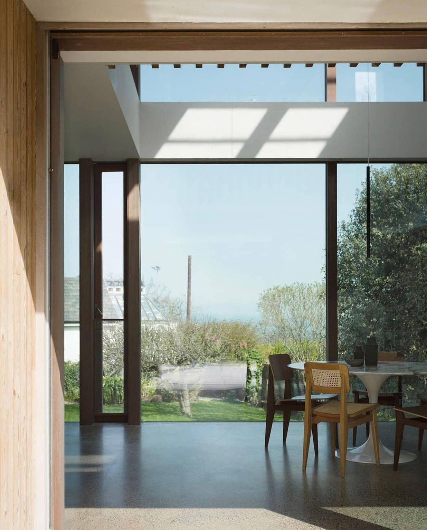 Shots of the kitchen/dining area in our Dalkey project. This house was an absolute joy to furnish. Beautiful architecture and restoration work @karenbrownleearchitects and shot by @aisling_mccoy