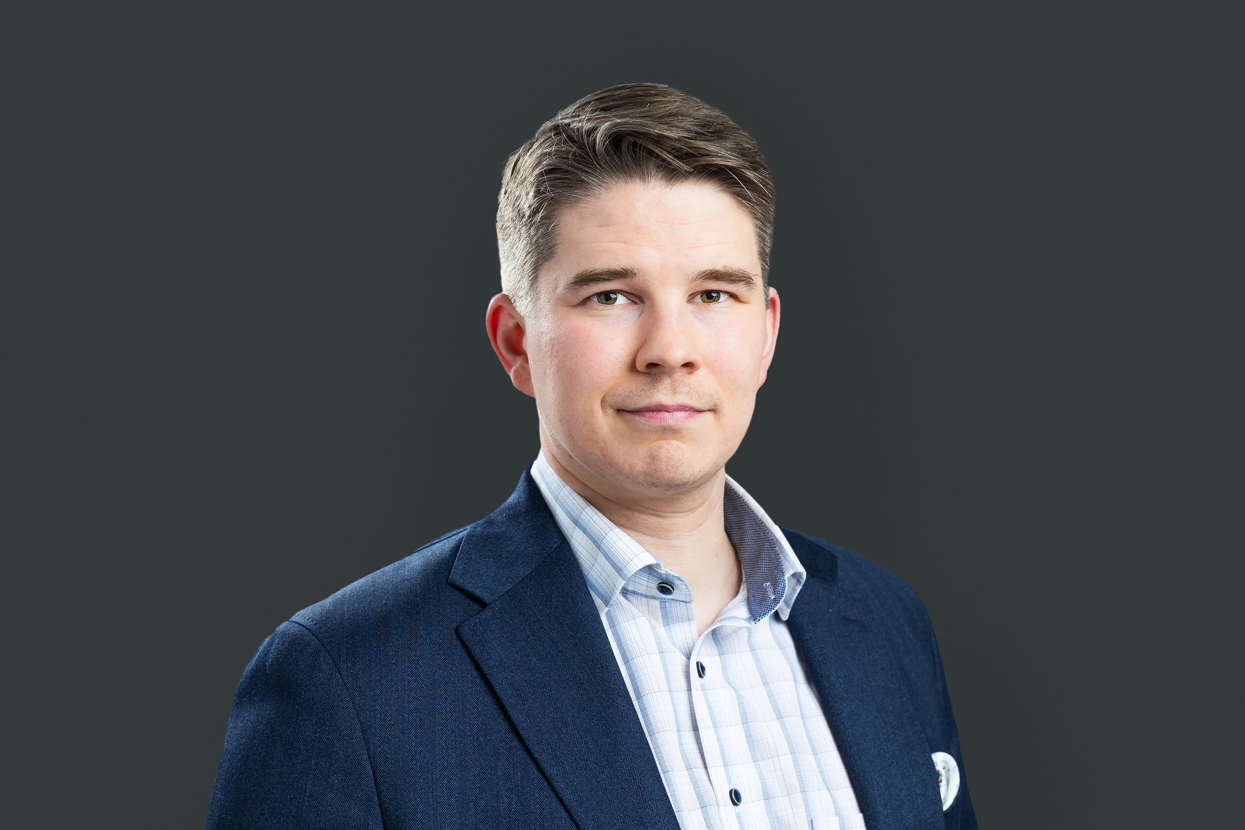 Anton Rantajärvi 2 - harmaa tausta.jpg