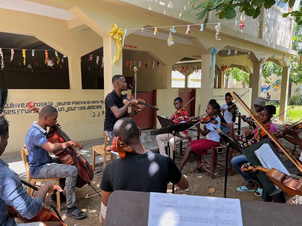 Cemuchca Limbe Tchoupy conducting the orchestra .jpg