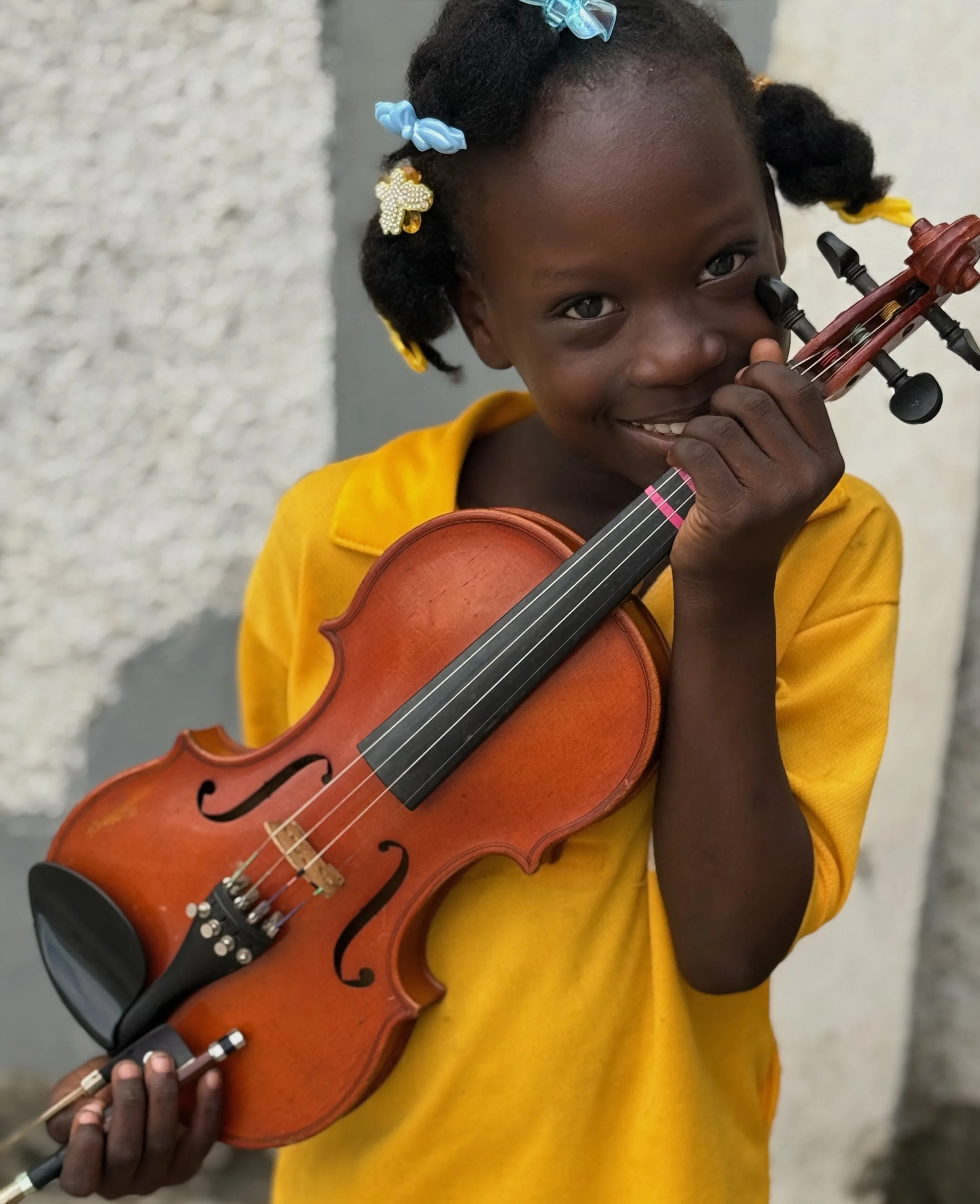 8_4 Limbe violinist+.jpg