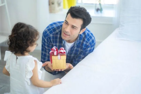 Parent rewarding child with ADHD positively