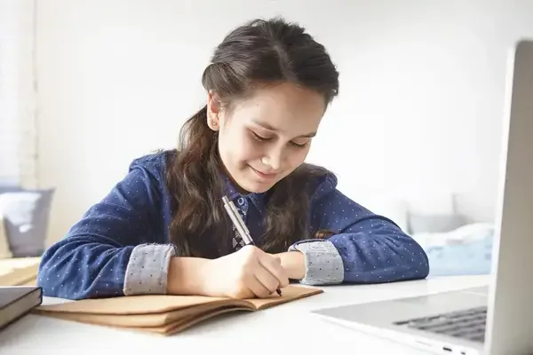 A child do her homework