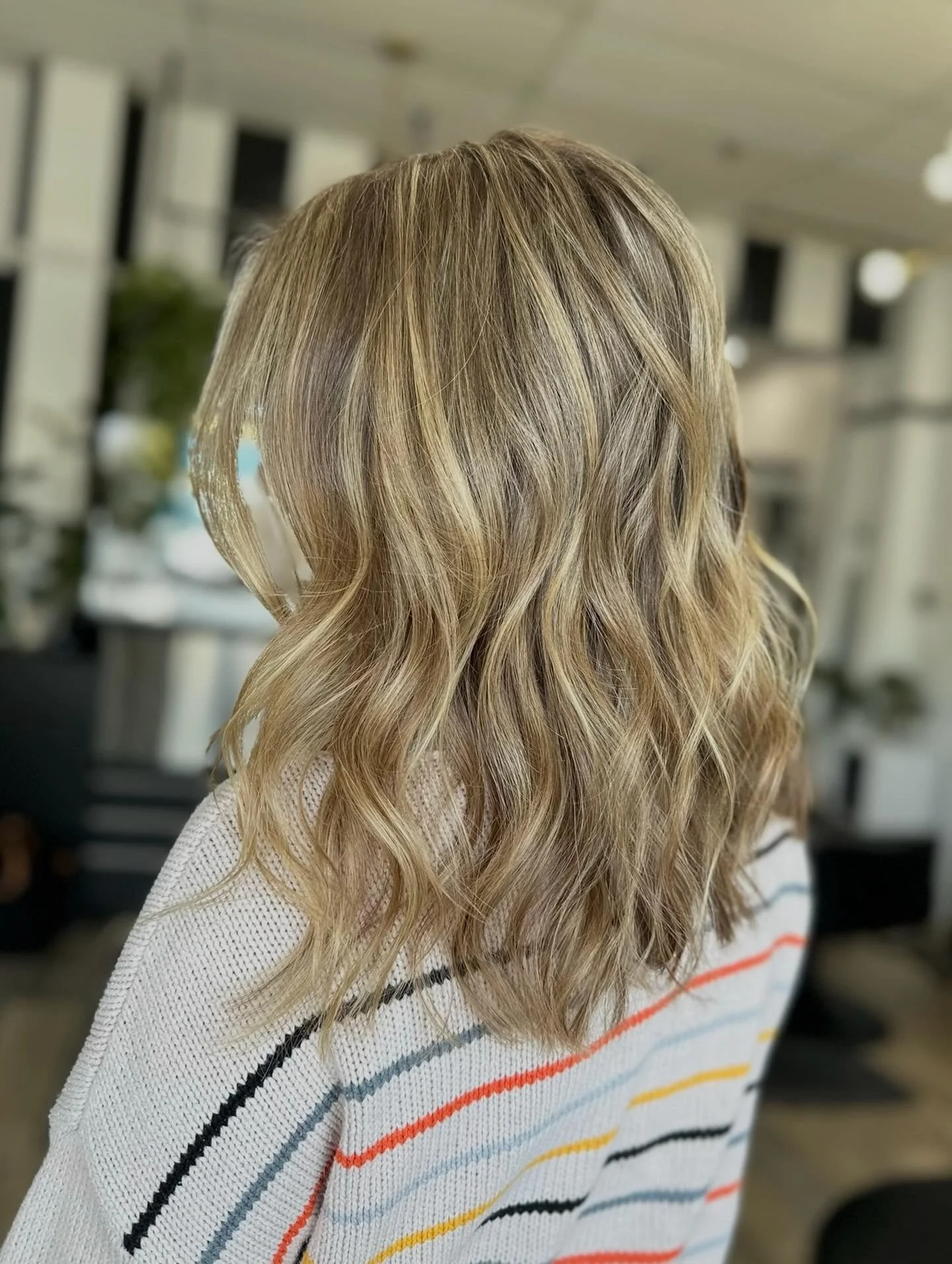 Not a fan of resolutions, but in 2026 I&rsquo;m challenging myself to use my phone less and share more. More content, less scrolling, let&rsquo;s see how it goes&hellip;

#hairstylist #natick #blondehairdontcare #goldwell #naticksalon