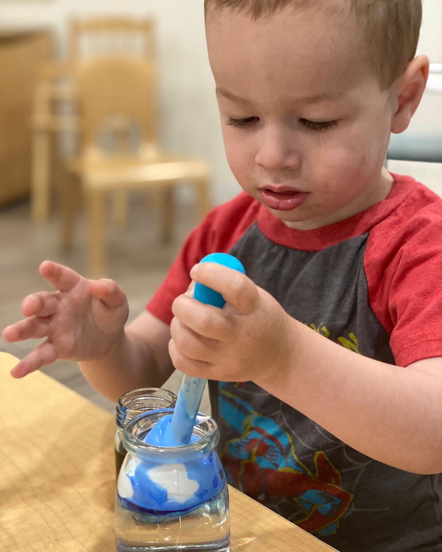 Making rain cloud jars for water week! 🌧 This engages both sensory and fine motor skills in a fun and unique way, and sparks curiosity in children.

For this activity you will need a mason jar filled 3/4 full of cold water, shaving cream to create c