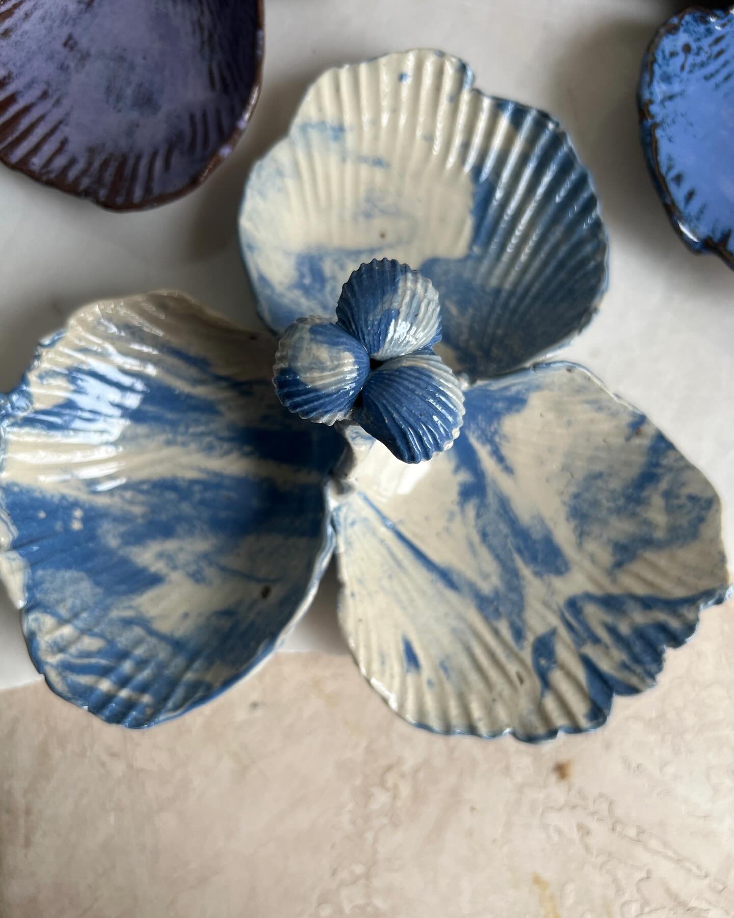 I&rsquo;ve been about this shell life since before day one honeymou, it&rsquo;s in my BONES🐚no intention of stopping l&rsquo;obsession anytime soon ☀️ catch me and my ceramic children at the Lincoln Park Greek fest!! Details in poll luv uuu tell a f
