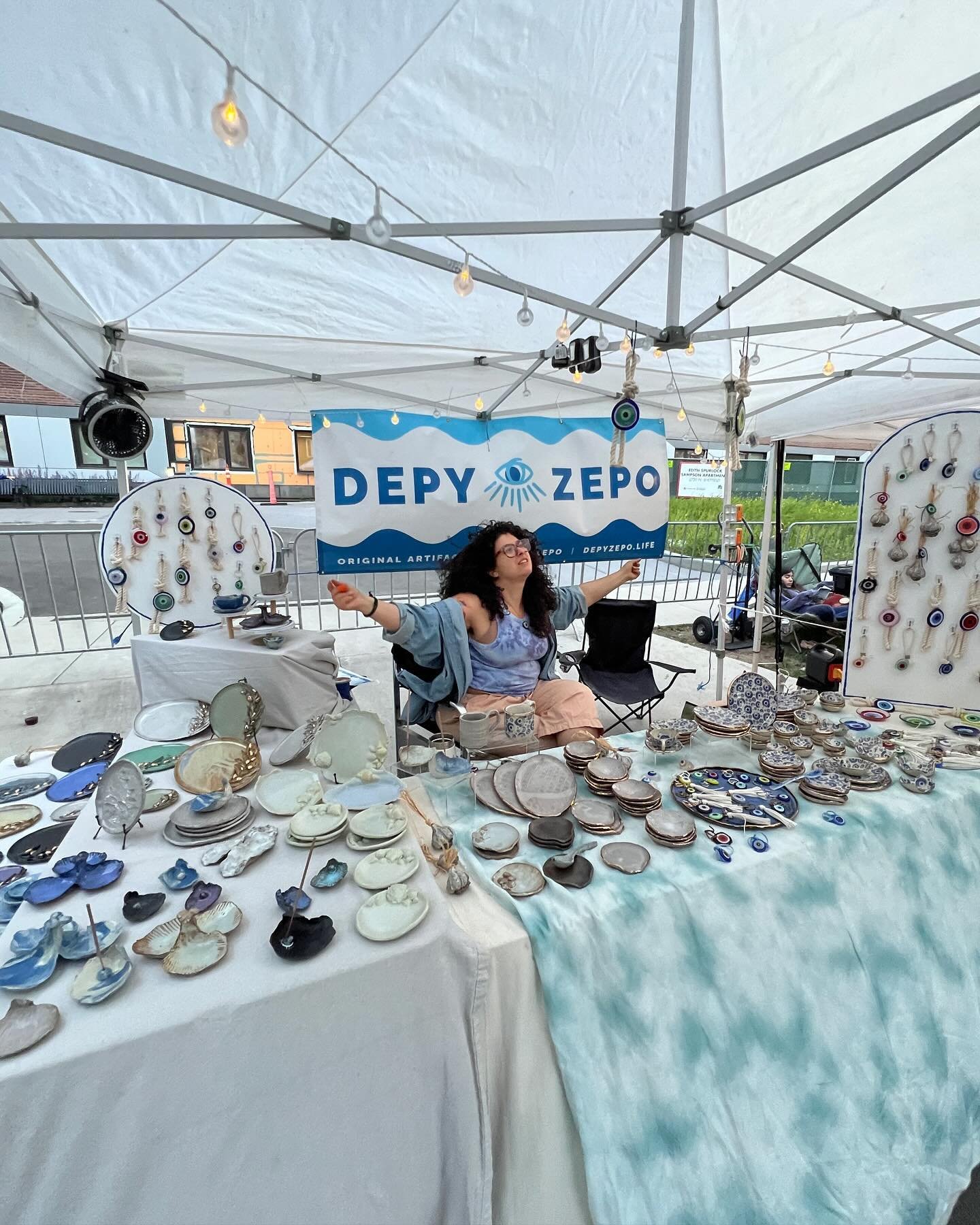 YALLLL please send a good word to zeus, and any other old ass god of inclement weather that Sunday at the Lincoln park Greek fest will be more fruitful than today🍇 we got rained out today, Chicago is DISMAL today but tomorrow we try again. Begging f