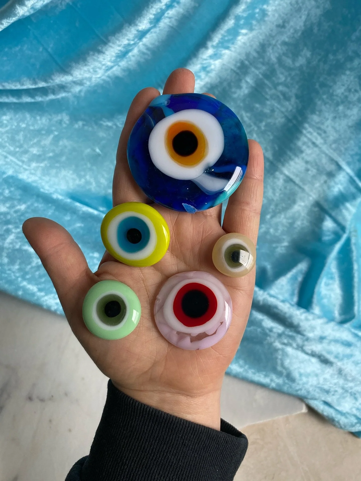 YALL👋🏽 my hands???! My. Hands. TBQH with you, both of my hands are so important to me. I get very emotional about my hands! I have some trauma around my hands, and am so grateful to gaia every single day I still got both of them attached to me. Aft