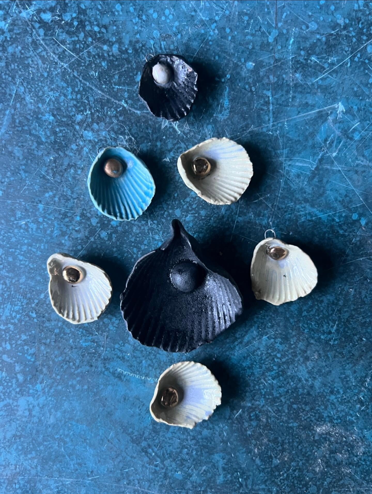 🪿Last day for holiday shipping is Dec 10, did you know that?!! holler at me babes, still have some true handmade treasures avail if you google DEPY ZEPO OBJECTS hell ya 

BTW ⚠️scroll to the end to see one of my fave personal glamour shots 👁️