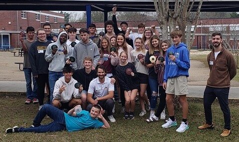 To kickstart changes in recycling habits Dr. Clemons, @penelopejankoski and @evanstacy carried out a community outreach program at Sumrall High School with @jjjjsorrell and her 9th grade biology class.
⠀⠀⠀⠀⠀⠀⠀⠀⠀
Students collected high-density polyet