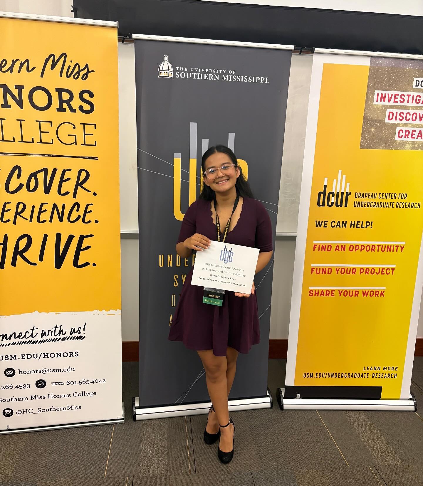 Congratulations Jess on receiving 1st place in the Undergraduate Symposium &lsquo;Synthesis&rsquo; Poster Session! 

@usm_honors 
@usm_dcur