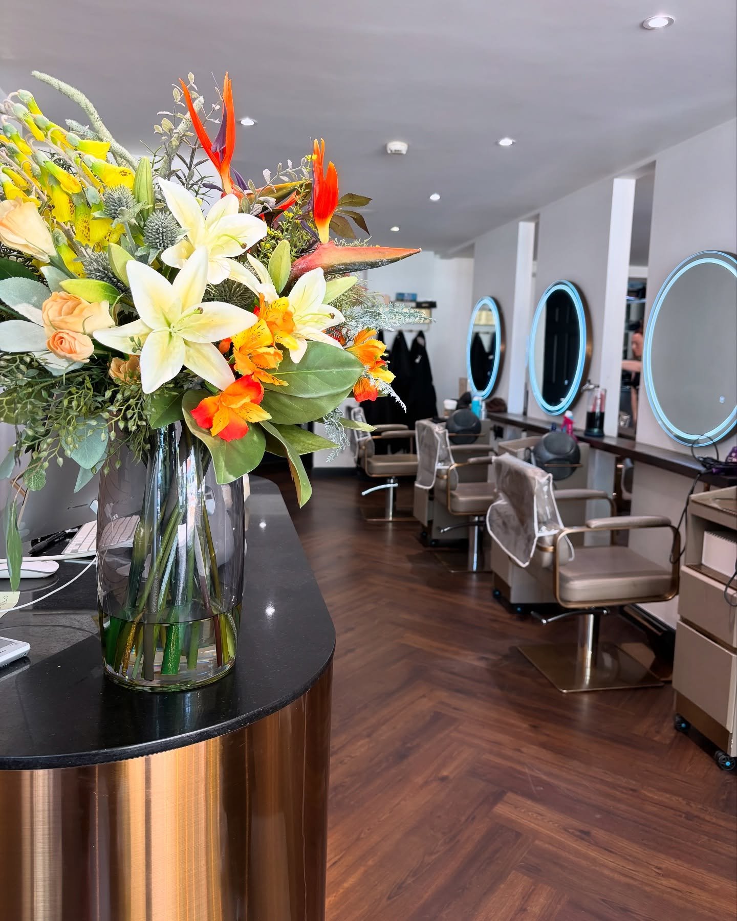 Spring looks good on us &hellip; 💫🍸🪷💇🏽&zwj;♀️🪞

As festival/prom/wedding/holiday season is almost here, we&rsquo;d hate for you to miss out. Book your summertime glam spots through the link in our bio, or give us a call 📞
