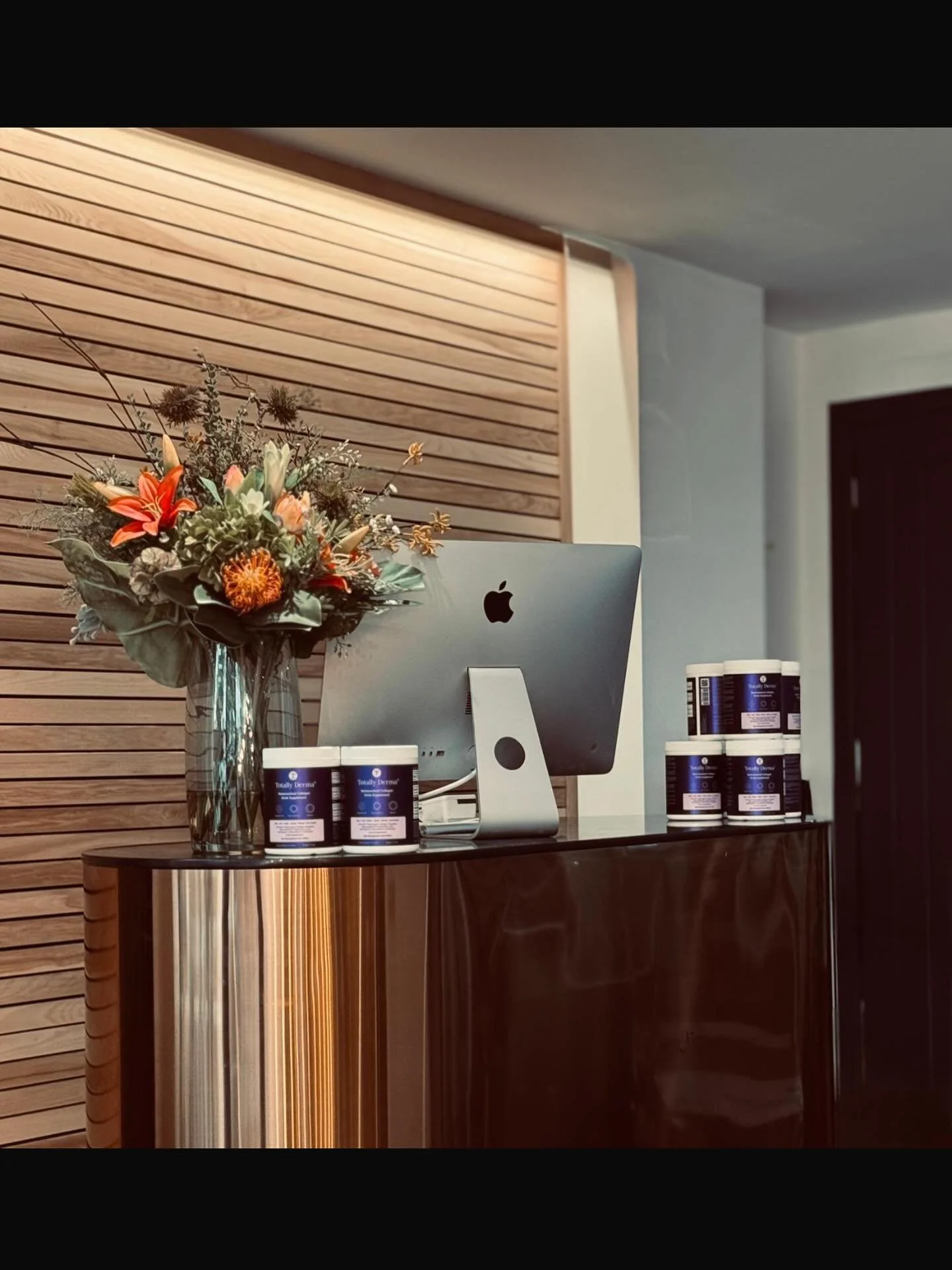 We&rsquo;ve just had a delivery of @totallyderma 💫

This advanced Collagen Supplement works from the inside out to :

✨ Boost Collagen and Elastin Production
💧 Improve Skin Hydration Firmness &amp; Glow
💅🏼 Strengthen Hair and Nails
🦵Support Join