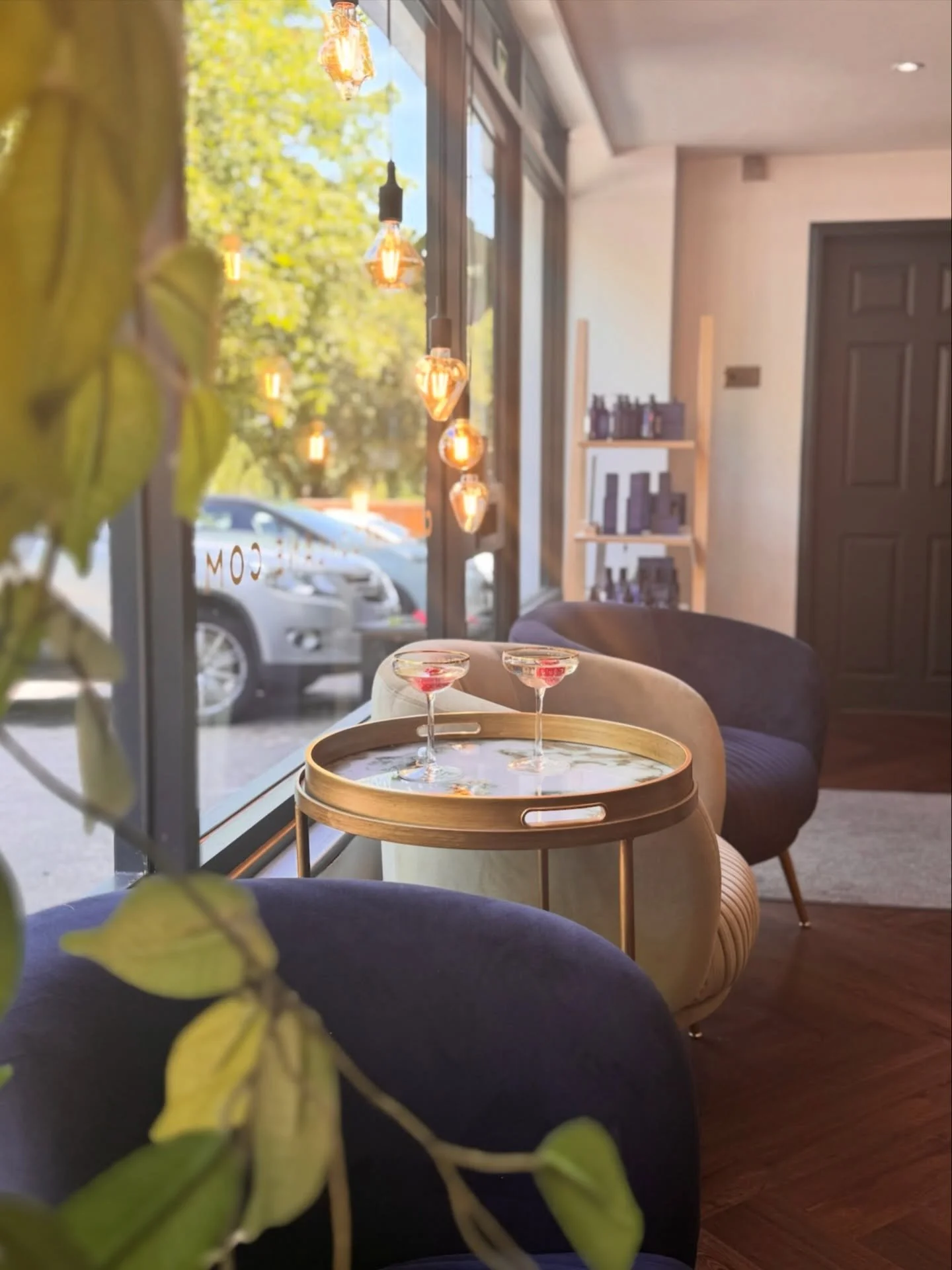 Festive sparkle at the ready&hellip; it&rsquo;s ✨party season✨

We still have a couple of glam-spots going. Check the link in bio or drop a call to book your Santa-ready glow-up 🤶🏼