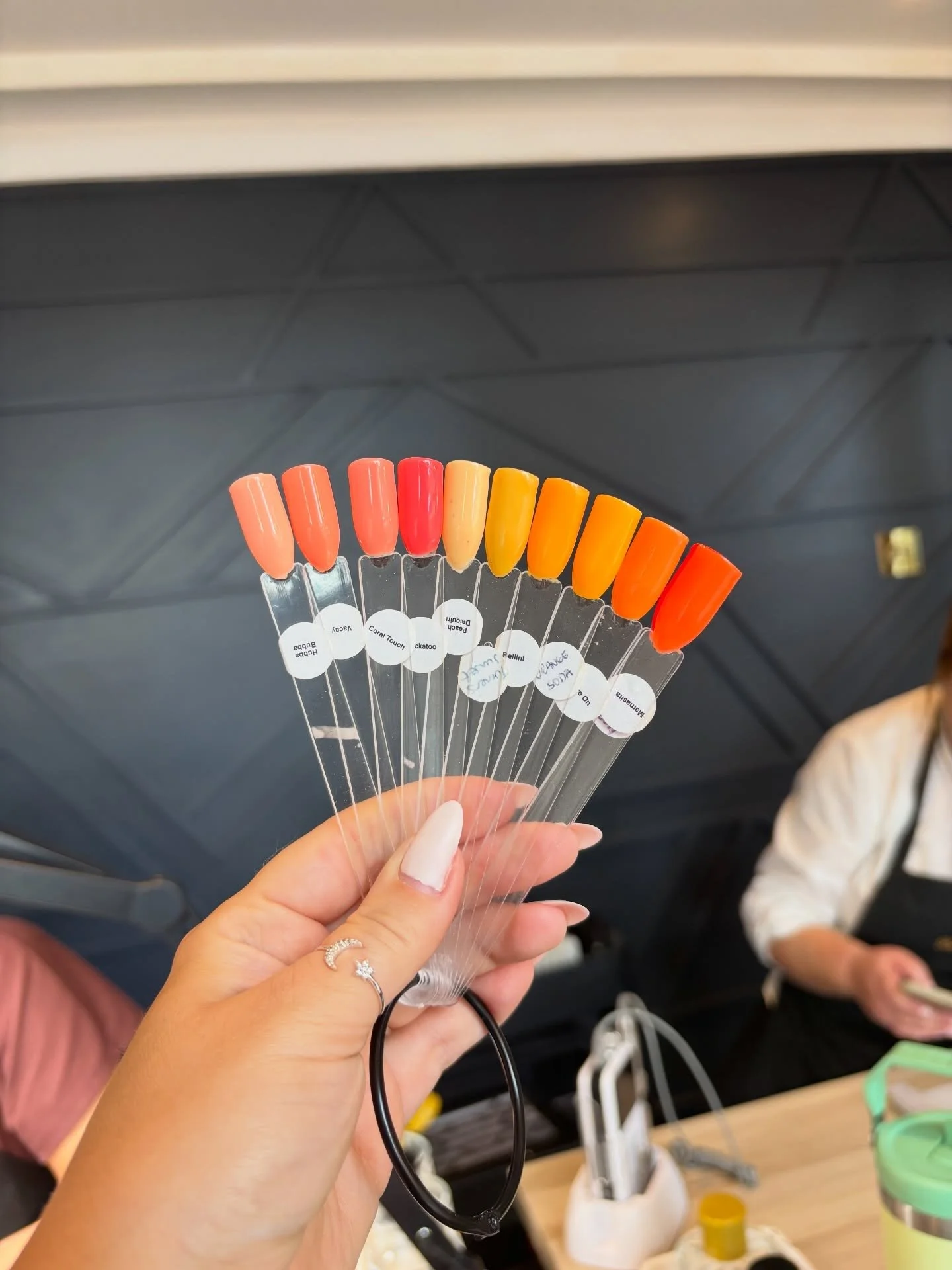 Too soon to make that Springtime switch up??
Those hints of blue sky have us scanning the citrus hues&hellip; anyone else? 🤔💐🤭