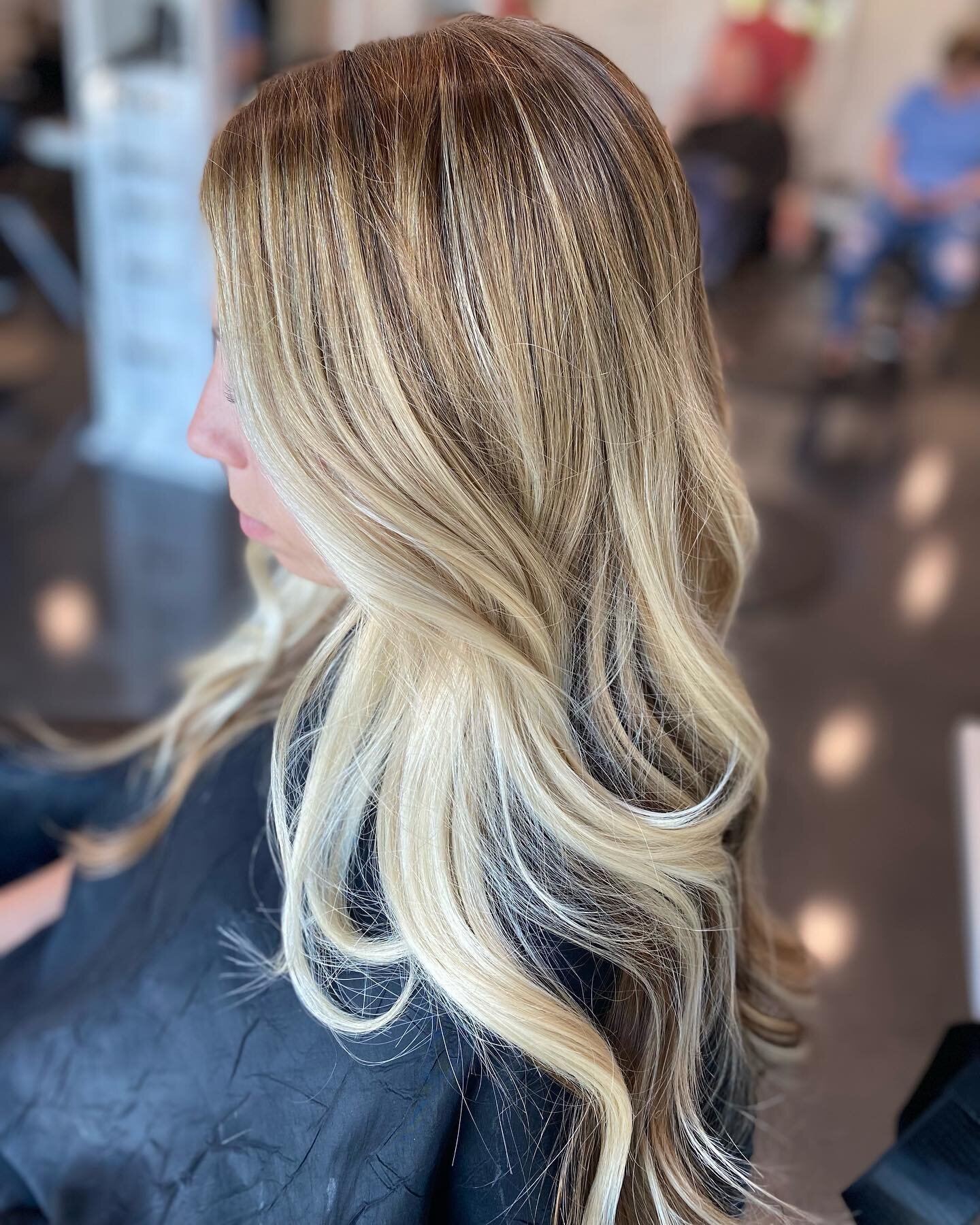 Gasping at this beautiful balayage done by @christipatten.hair !!