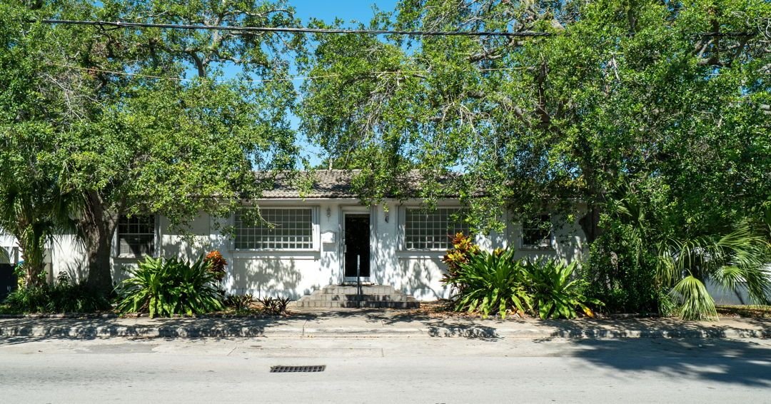 Metro 1 Commercial is proud to present 12540 NE 8th Avenue, Miami, FL for lease.

The property features a standalone office building comprising 1,823 SF fully built-out office space on a 7,367 SF lot. The space includes a kitchenette, bathrooms, and 