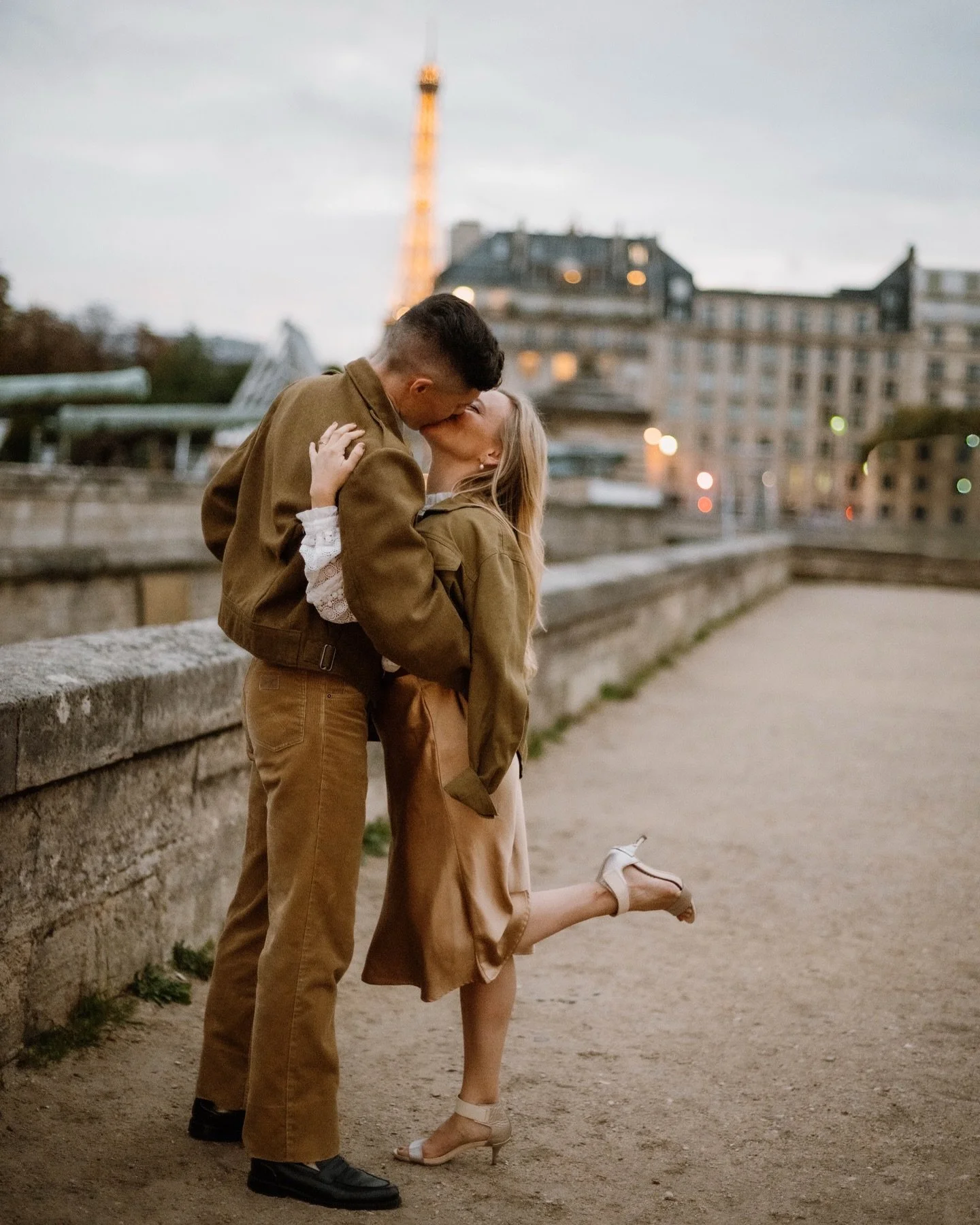Elise and Jérémie — if their love story were a film, these would be the stills. 🎞️🤎✨🌹 •
•
•
Couple photography; engagement photography; engagement photographer; aesthetic couple; cinematic photography; wedding ph