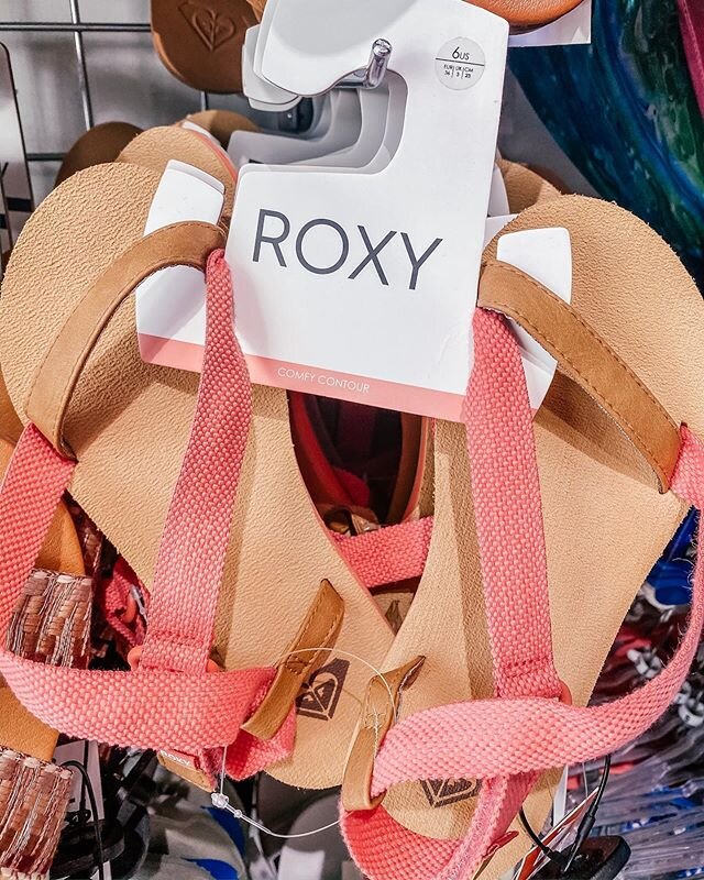 Cute new shoes alert 🚨
These @roxy sandals are so cheery and summer ready!
Slide 👉🏽 for slides.