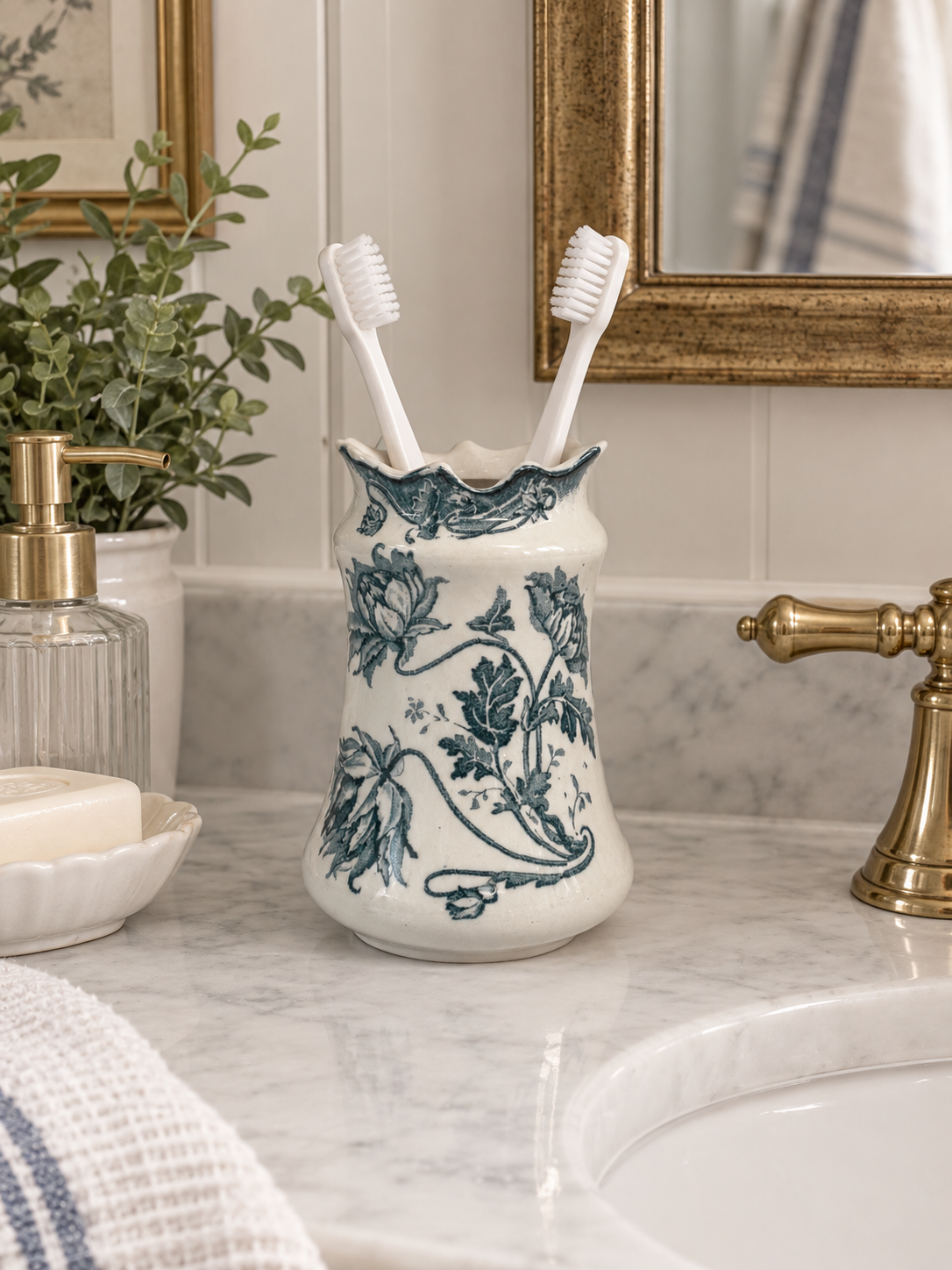Antique F. Winkle & Co Toothbrush Holder