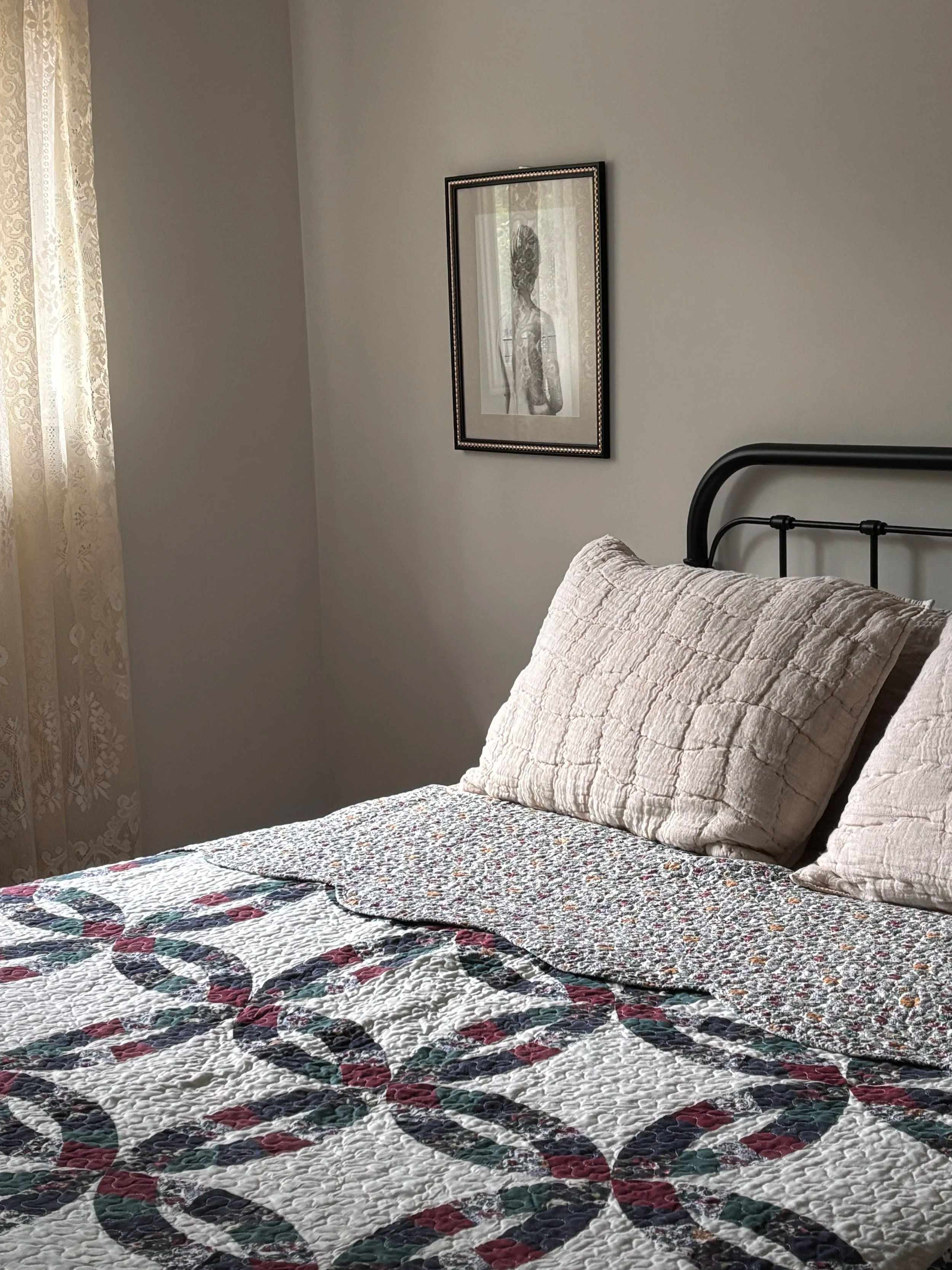 Vintage Cotton Scalloped Bed Quilt