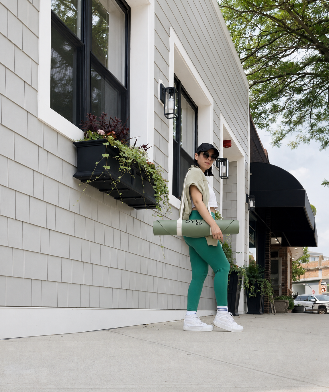 ritual-mat-strap-lifestyle-street-shot-01.png