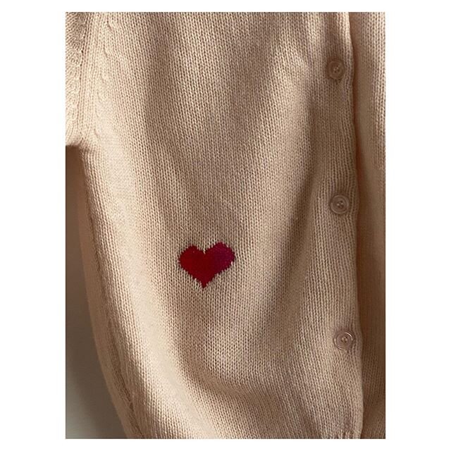 Here&rsquo;s a lovely little mend I did for @alexandratolstoy 💜❤️💜 Get in touch via the website - link in bio- if you&rsquo;d like to join in with my darning classes... it would be great to see you there 😊😊
.
.
.
#mending #mend #memademay2020 #vi