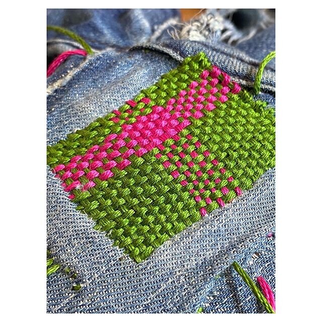 Mending Victoria&rsquo;s jeans, 
If you would like to learn the gentle yet radical art of darning and visible mending then head over to my website (link in bio) and book yourself into one of my 90 minute classes and join the fashion revolution! It wo