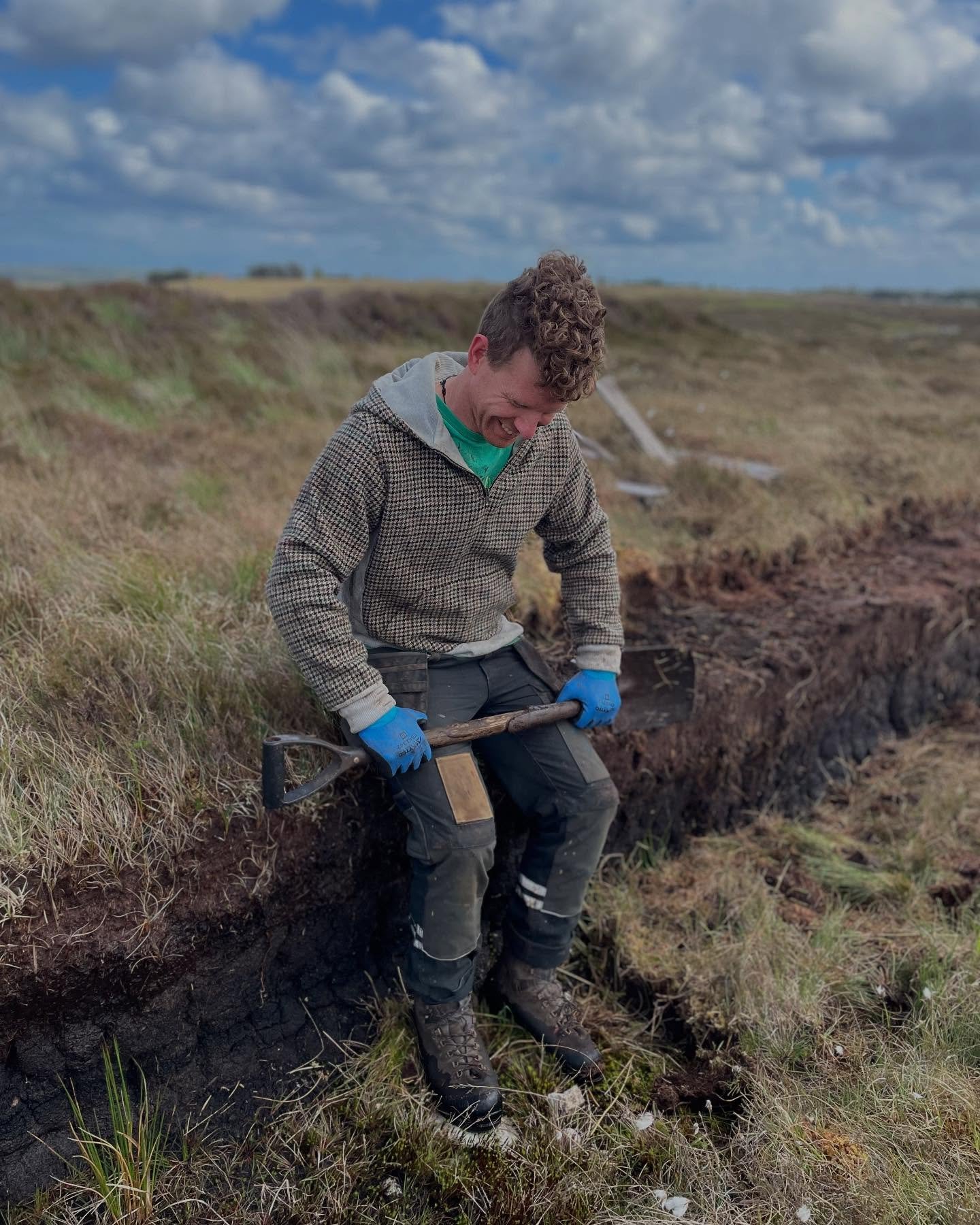 Cornwall meets the Hebrides: sean wearing the original Harris Tweed Hoody prototype from 2011! 

Now relegated to a work jumper: perfect for peat cutting in blustery showers.

Paired with a Fat Willys Surf Shack T-shirt from St Ives!

#coasttocoast #