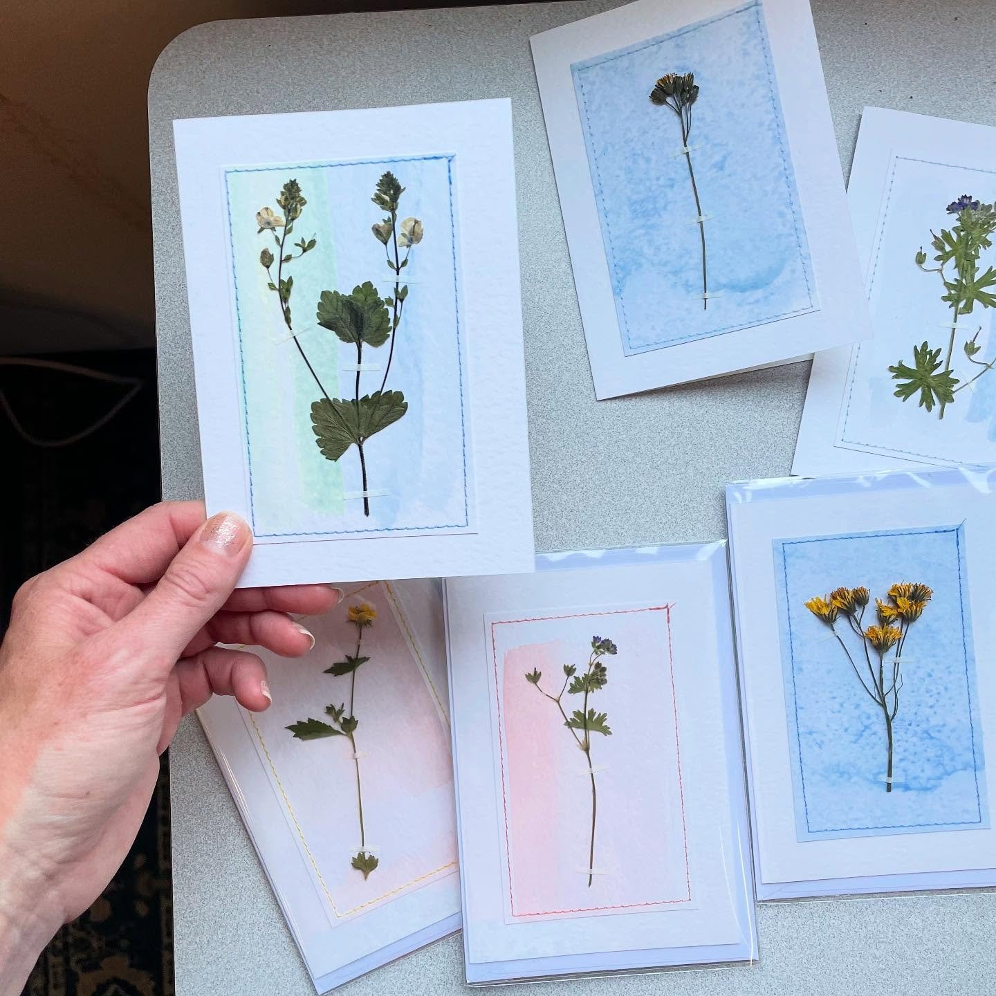 I have a fun stall @puddlefarm market where I can combine all my countryside hobbies 🫣 

This Sunday 29th
12-4pm
Lanlivery 

🌼 Pressed flower cards
👖 Woven denim bags 
👕 Recyled denim shirts 
💐 Posies
🐝 Beeswax cosmetics 

Hope to see you there