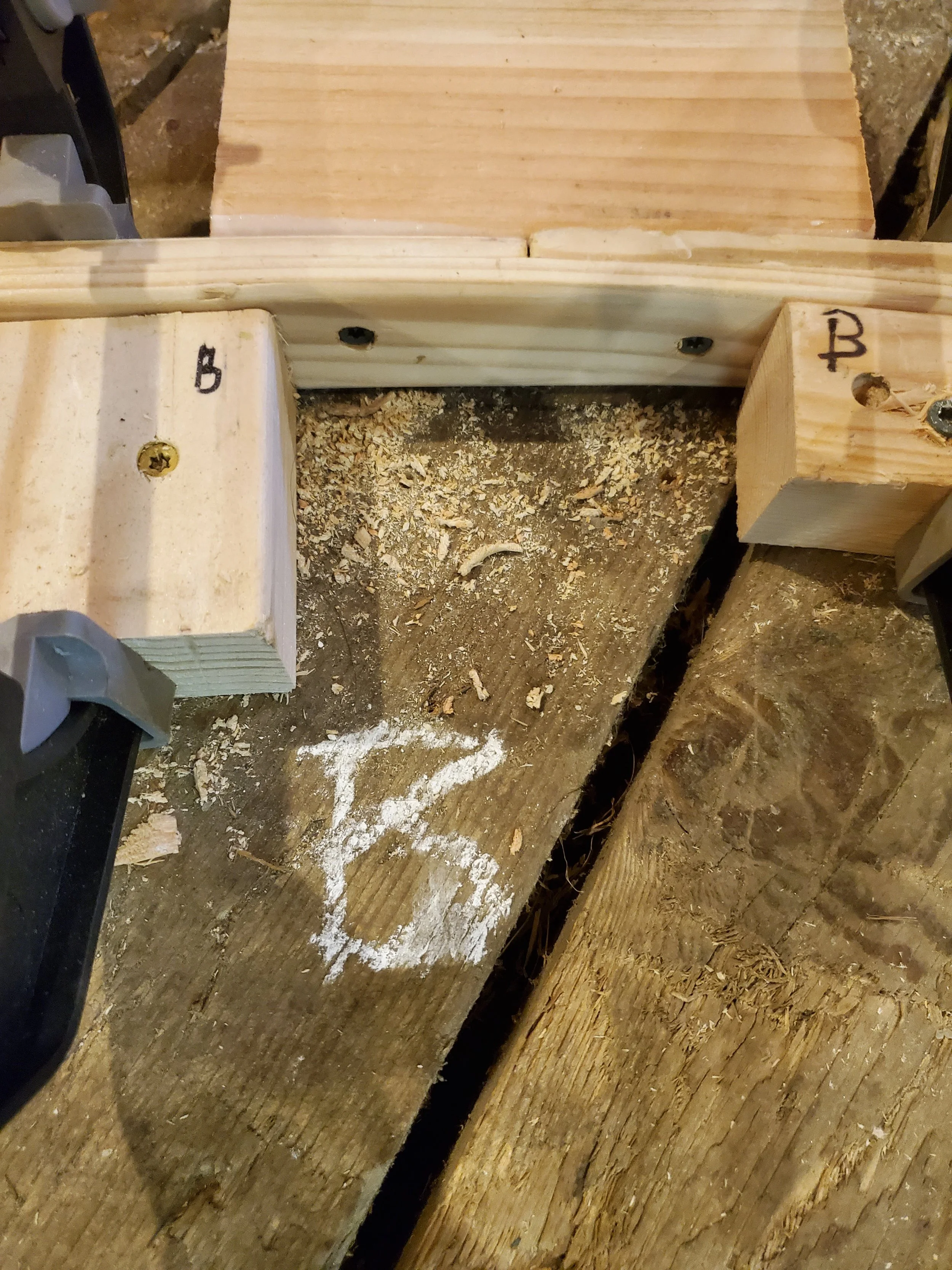 Securing the spreader block with screws