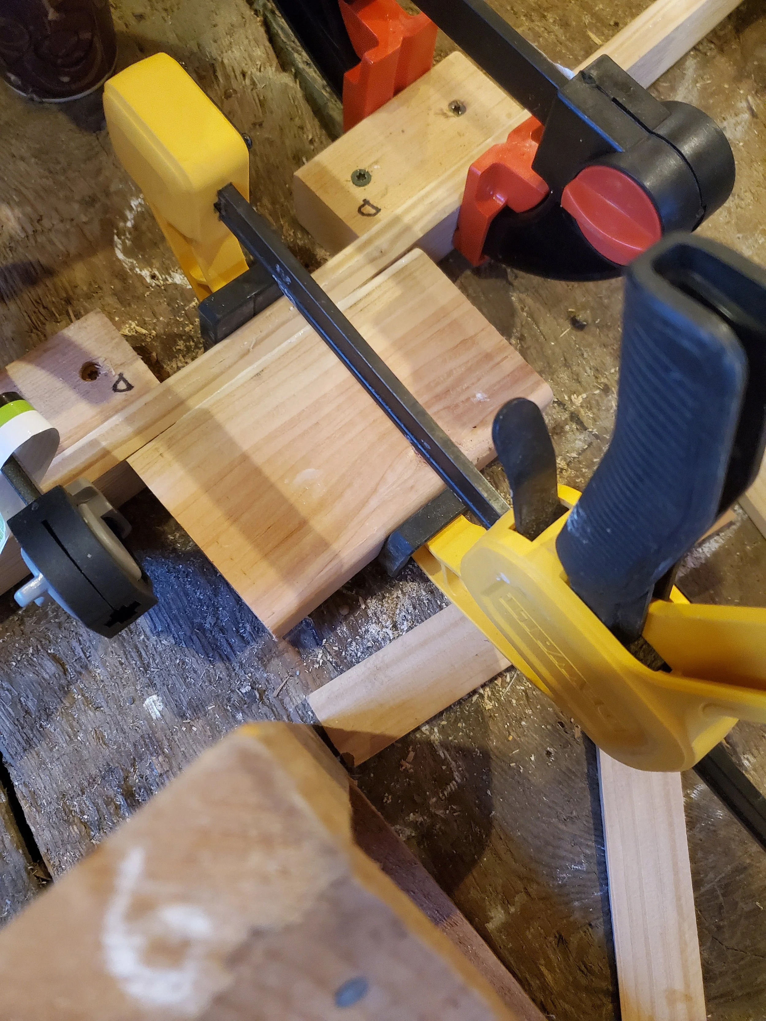 Clamping to ensure a tight fit on the bend