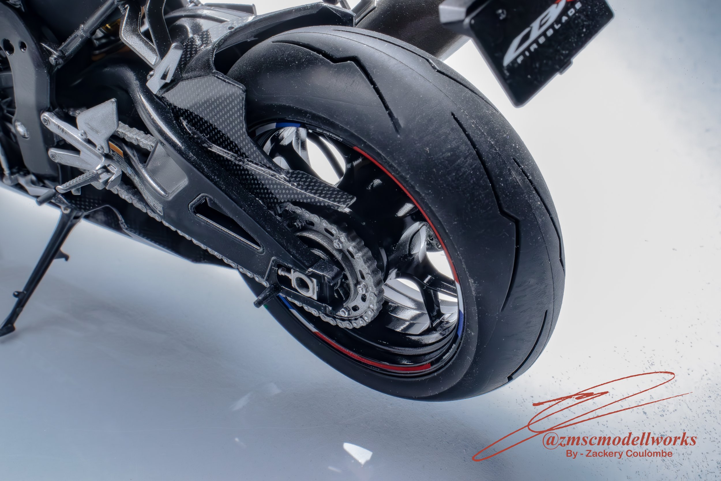 Honda_CBR_1000RR_Fireblade-18.jpg