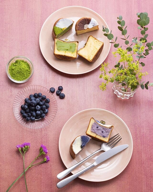 Check out #nayuki 's gluten free &amp; vegan custard pastry 🍮 Which one do you prefer? Matcha or Butterfly Pea with Blueberries 😋 ⠀
⠀