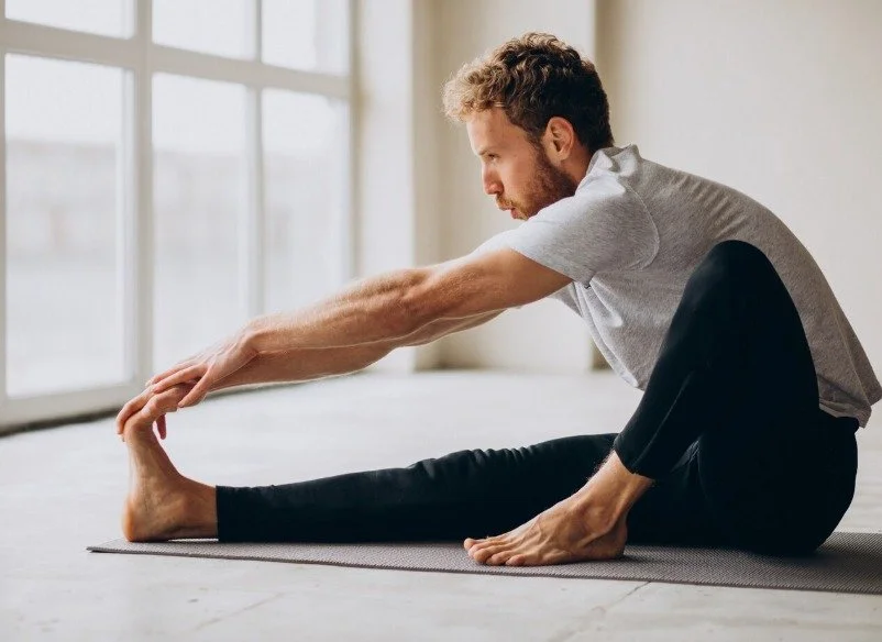 Stay Energized This Holiday Season ✨

Give yourself the gift of wellness!
Tips:
&bull; Prioritize 7&ndash;8 hours of sleep
&bull; Get morning sunlight
&bull; Take stretch breaks between tasks
&bull; Stay hydrated all day
#HolidayWellness #HealthyLivi