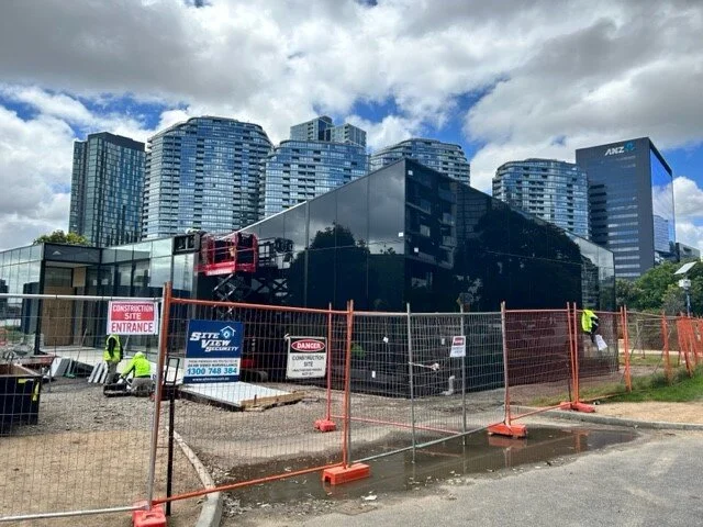Last time you saw this it was inside! The facade is really taking shape with the glass facades of the city behind the Tower 9 Display Suite 😍