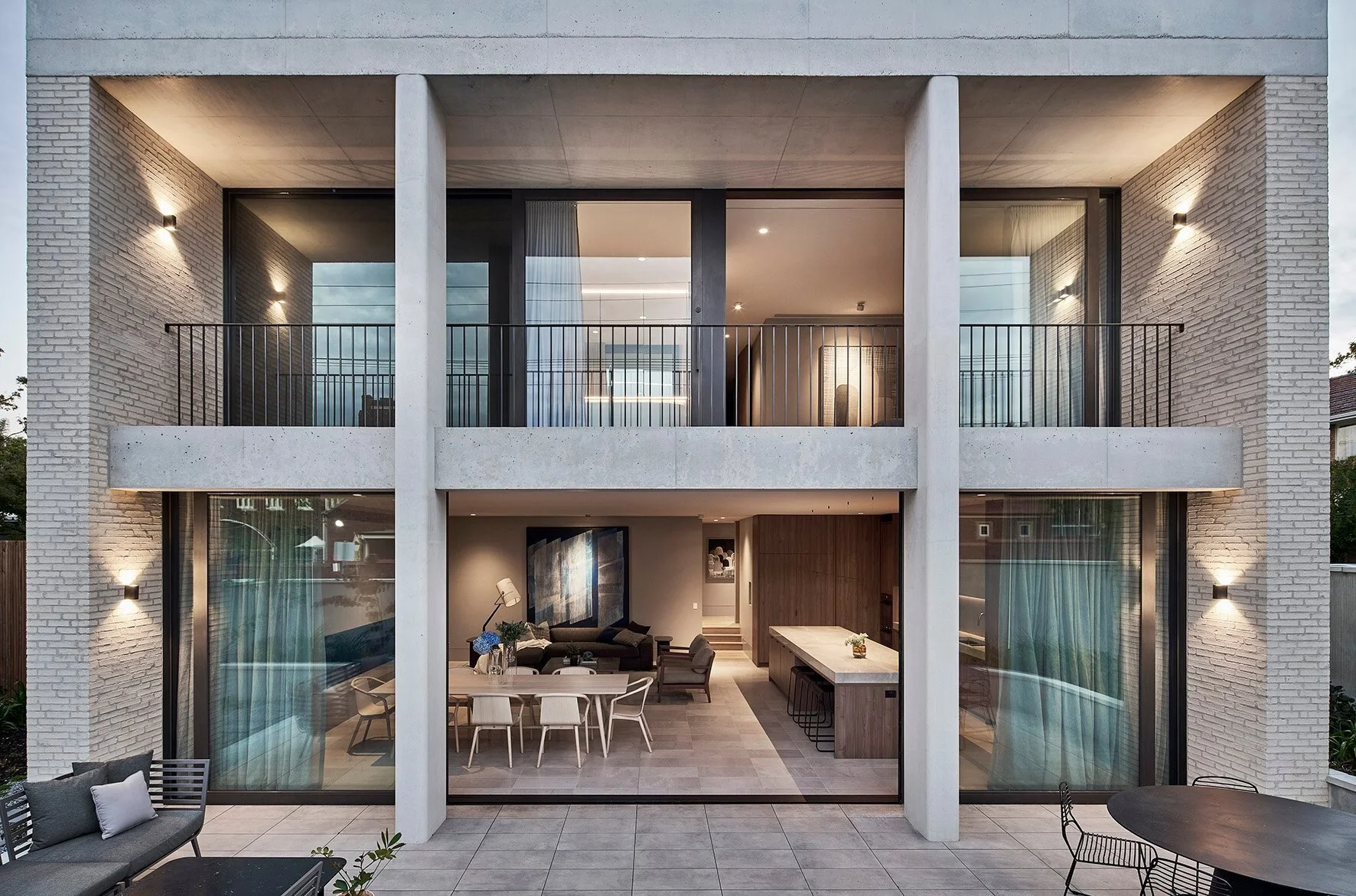 ~Irving Street~
Builder: @fluxconstruction 
Developed by: @figureheadconstruction 
Architect: @b.e_architecture 
Photographer: @peterclarkephoto
 #buildmelbourne #architecturedesign #commercialwindowsanddoors #windows #commercialaluminiumwindows #w