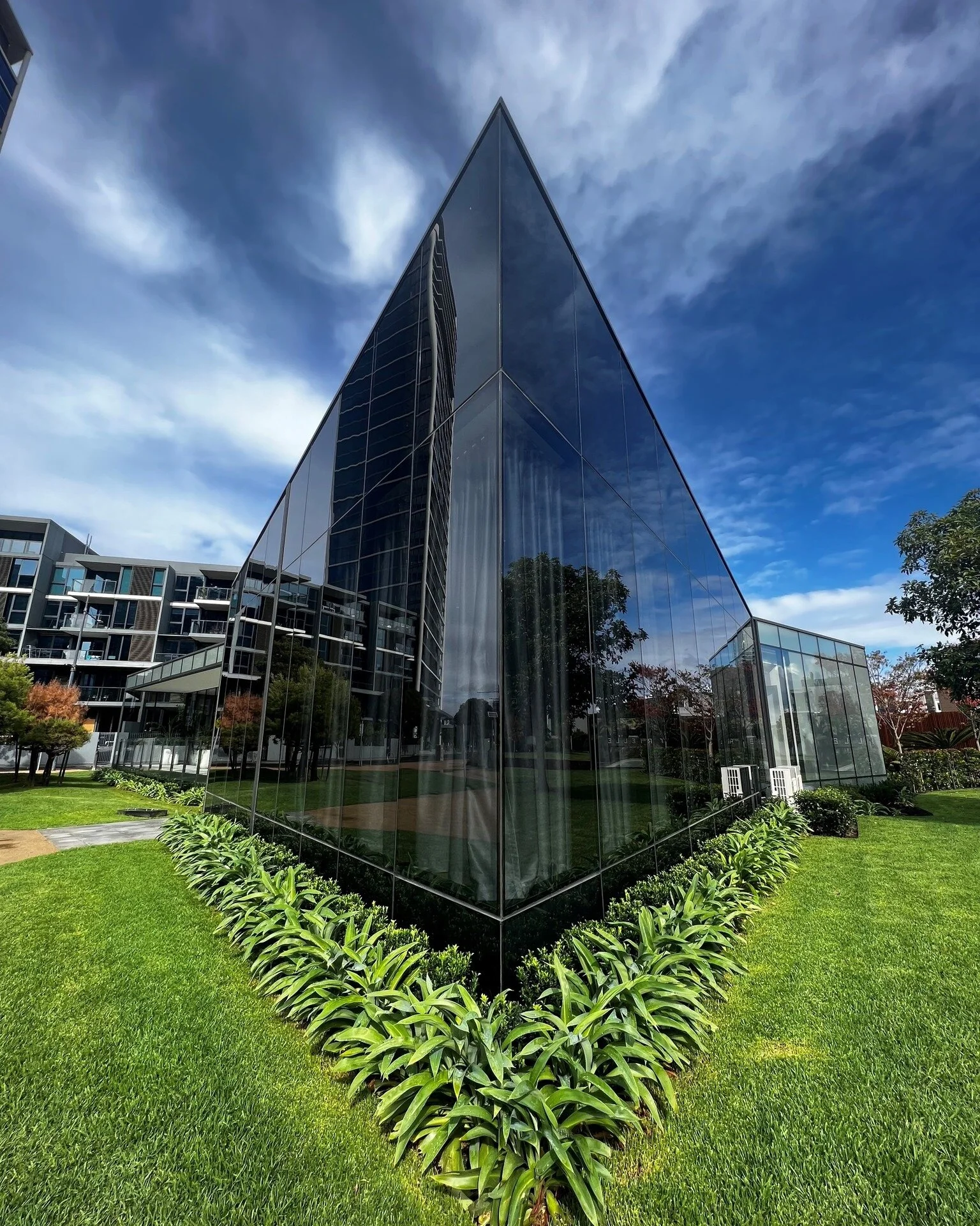 ~Tower 9 Display Suite~
Builder: @modscapeaus 
Architect/Designer: @mirvacdesign 
 #architecturedesign #commercialwindowsanddoors #windows #windowsanddoors #ods #window #odswindows #commercialwindows #architecture #windowfabrication #glazing #windo