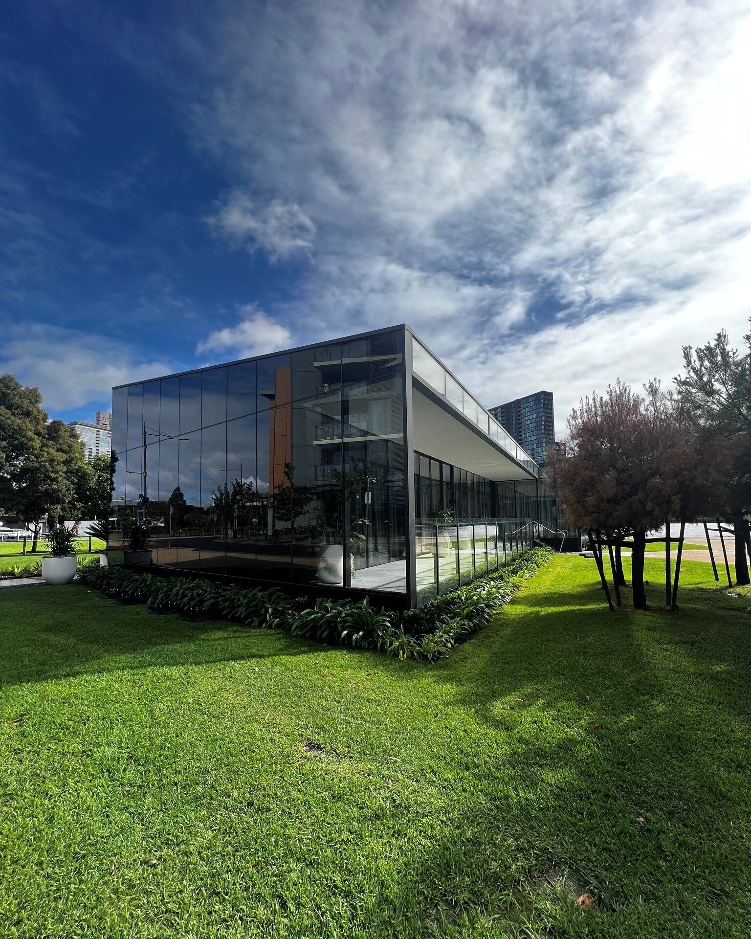 ~Tower 9 Display Suite~

Builder: @modscapeaus 
Architect/Design: @mirvacdesign 

 #aluminiumwindows #aluminum #windowinstaller #windowdesign #glazing #commercialconstruction #commercialproperty #windowfabrication #architecturalwindows #doubleglazing