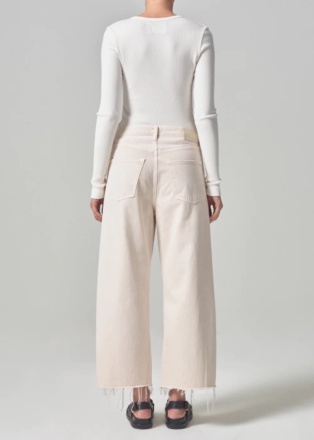 2117-1248_AYLA_RAW_HEM_CROP_ALMONDETTE_1669_web_1000x.jpeg