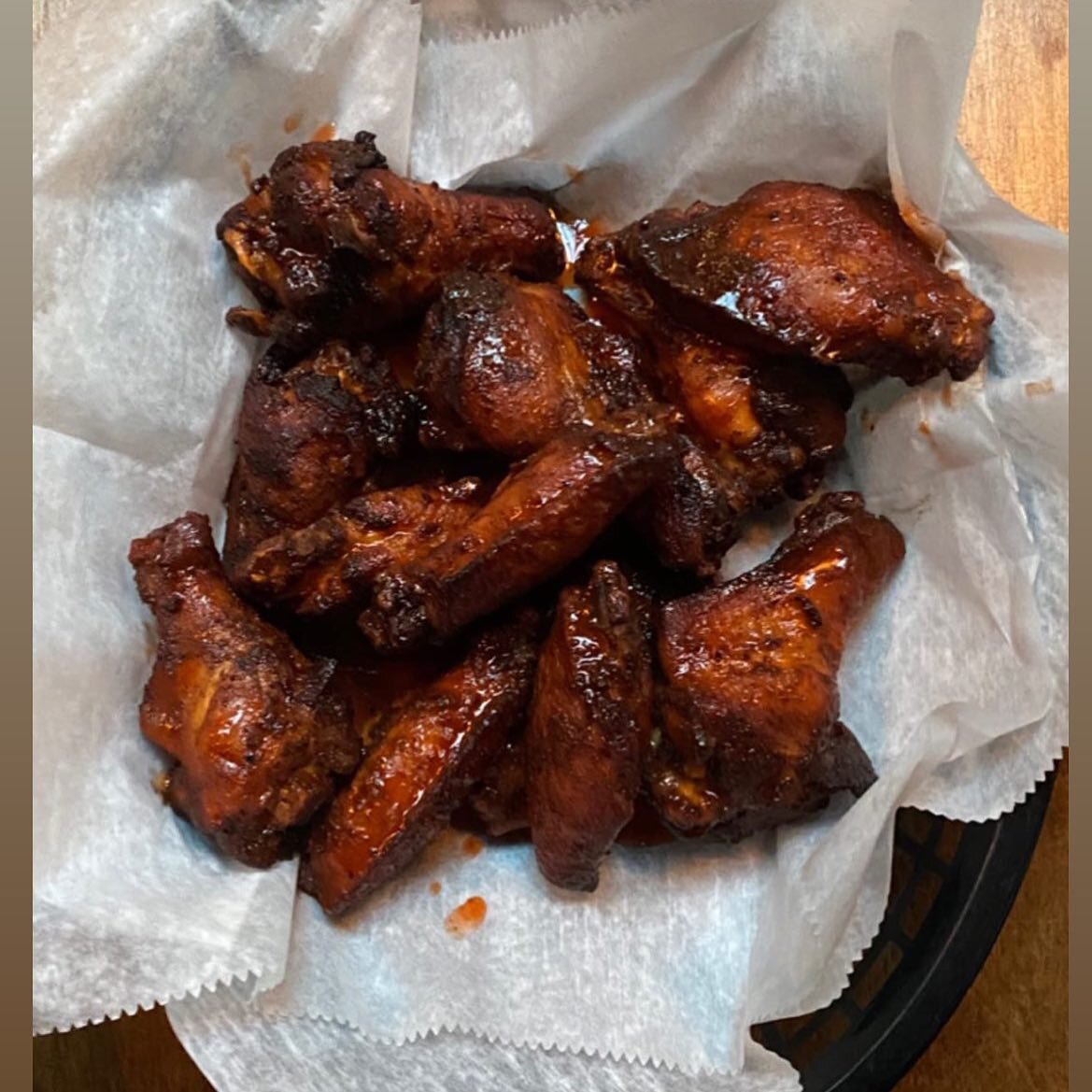 Who&rsquo;s hungry!!? Come in and enjoy some wings. They come smoked with our house made dry rub&hellip; we recommend the sauce on the side&hellip; and we have ALL the sauces! 

See you tonight, we open at 4pm today! 

Photo cred: @world_of_andrew 

