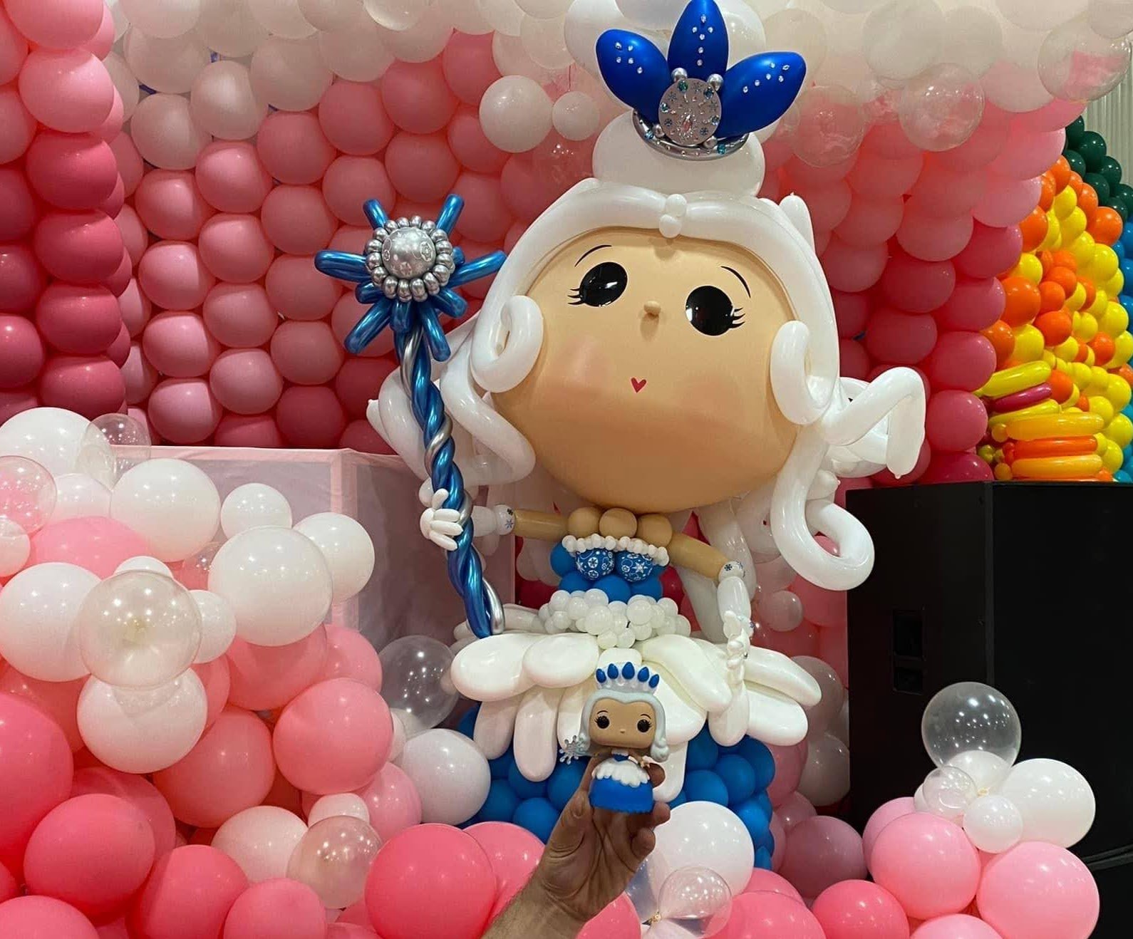 POP-designs-awards-honors-Queen-Frostine-in-ice-cream-sea-Hasbro-Candyland-Big-Balloon-Build-Vincennes-Indiana-2022.jpg