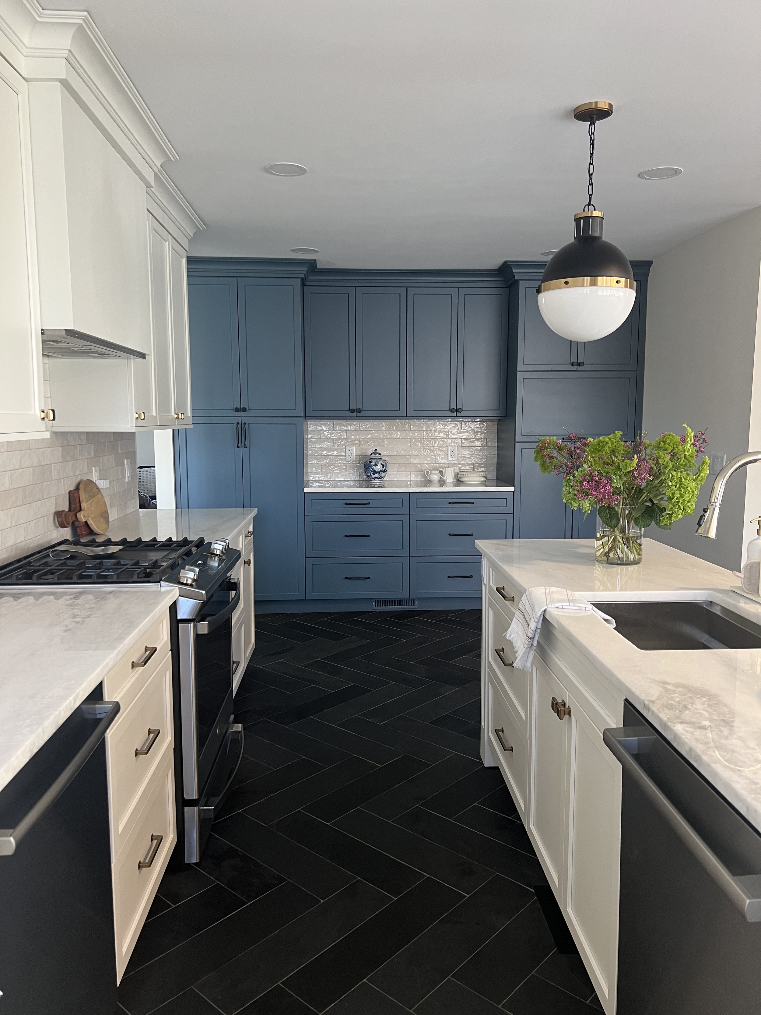 two-tone-kitchen-navy-white-cabinets-globe-pendants-nj.JPG
