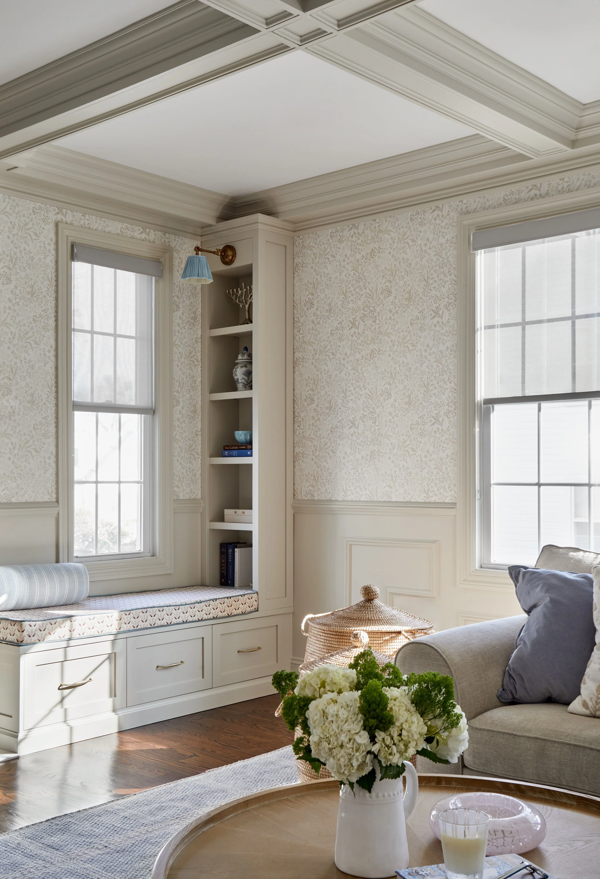 living-room-corner-coffered-ceiling-wallpaper-sconce20260107_ElanaCohenInteriors-3.jpg