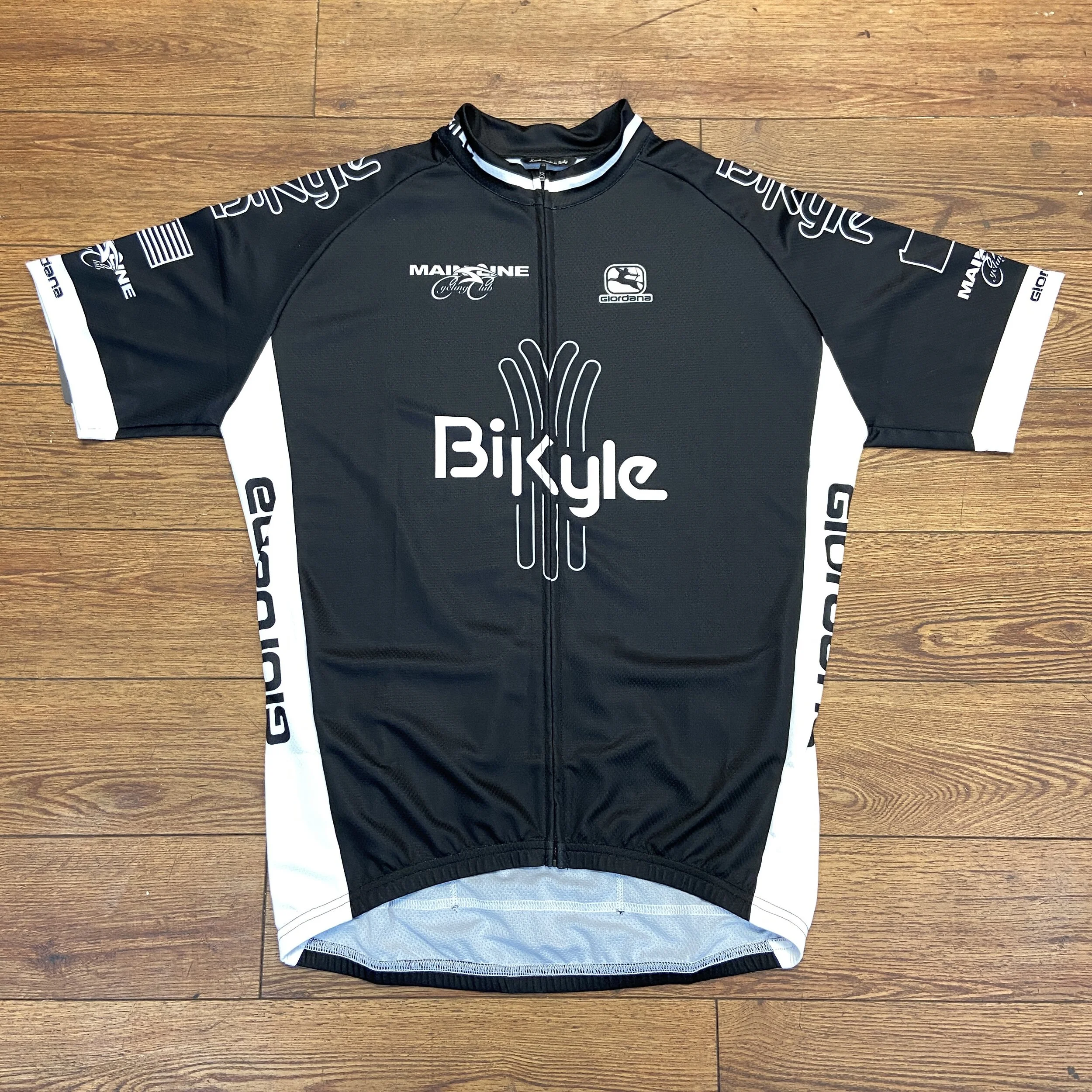 Cycles BiKyle Black and White