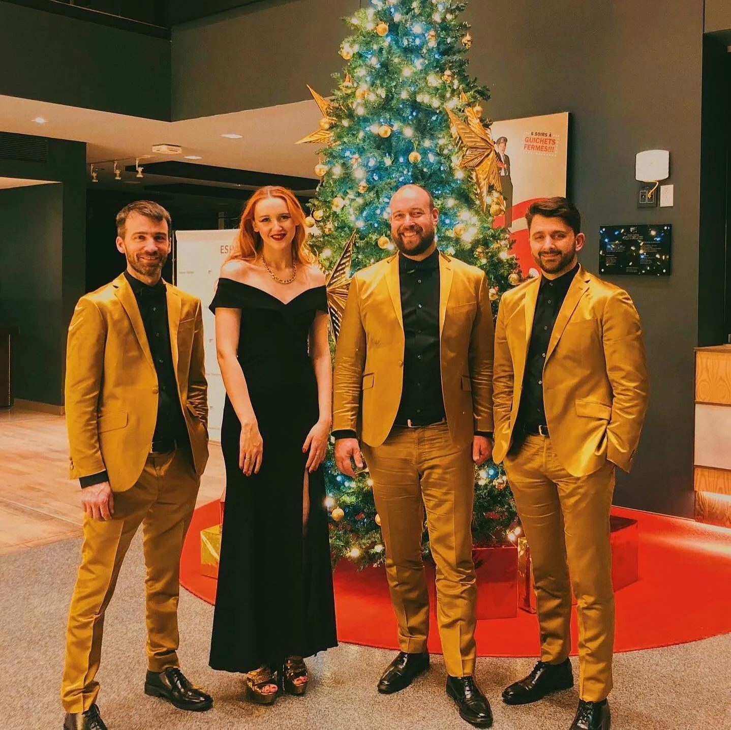 Joyeux No&euml;l de la part de tous les membre des Lost Fingers ✨🎄 On est tellement reconnaissant d&rsquo;avoir pu compl&eacute;ter notre s&eacute;rie de spectacles de No&euml;l avant 2022 ! En esp&eacute;rant prendre seulement une petite pause avan