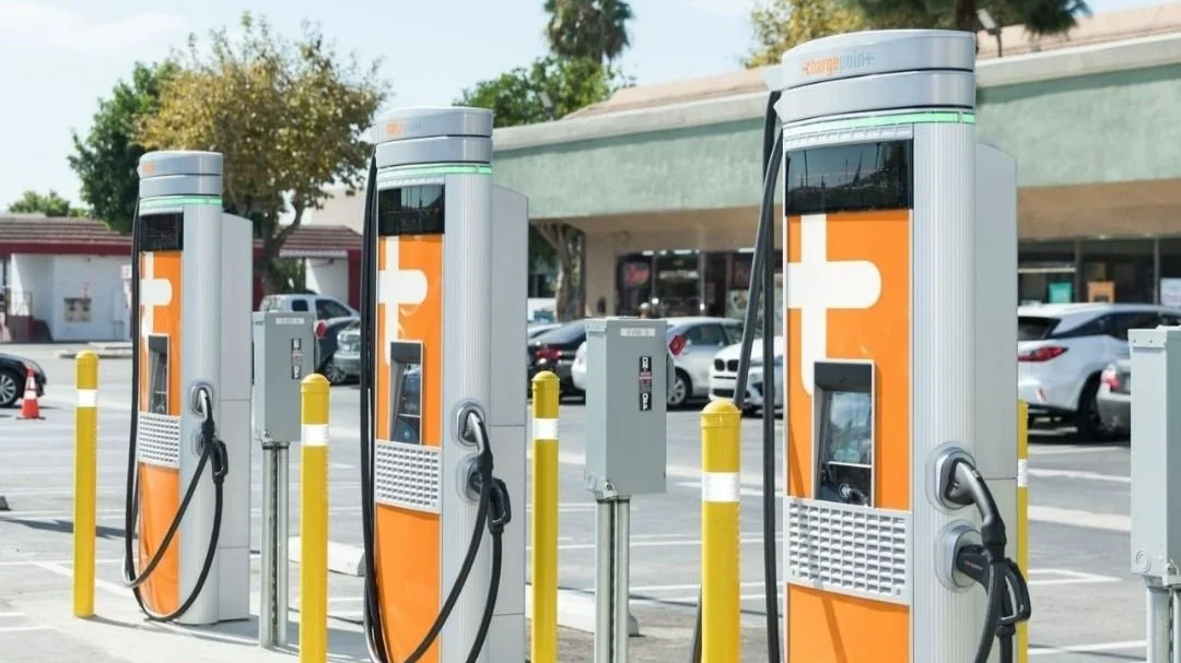 Rev up your EV charging with a deal too good to miss!  For a limited time, take advantage of unbeatable savings when you buy one or more pairs of ChargePoint Express 250 DC fast charging stations. This is an ideal opportunity for municipalities, car