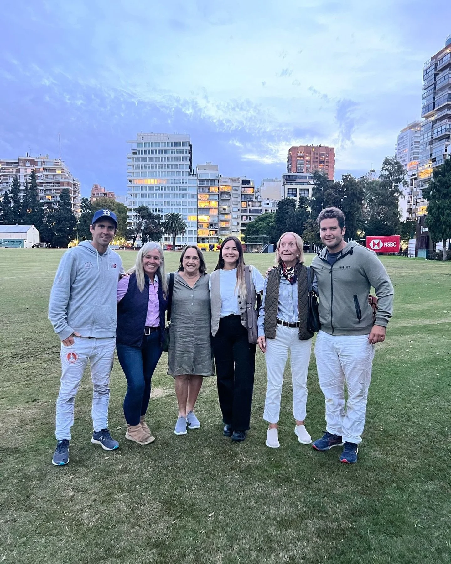 3 generaciones 🏡

El Silencio Brava Polo Team
🏆 Copa Rep&uacute;blica
