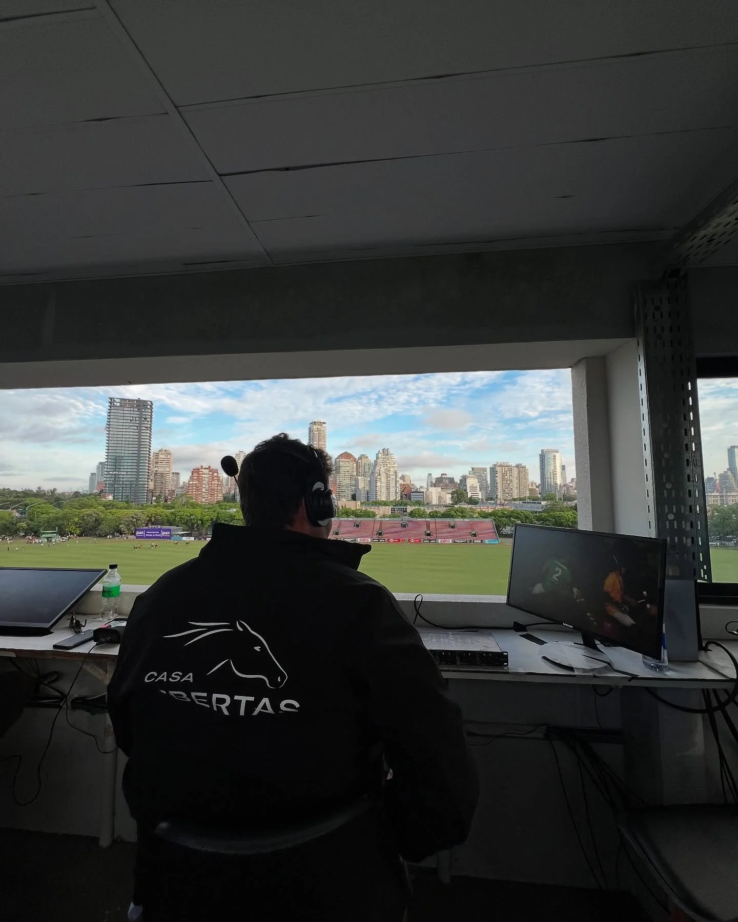 🎙️Pancho MacLoughlin commentating the best polo in the world: the Argentine Polo Open

👉 Watch the games of the Triple Crown live on live.aapolo.com

@panchomcm @espnpolo @polouniversity_aap

#argentinepoloopen #abiertodepolo #abiertoargentinodepol